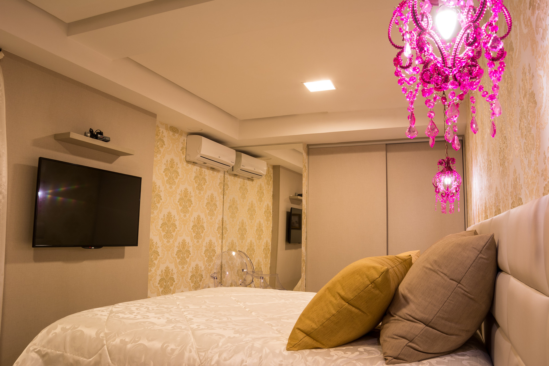 image-housing-carousel