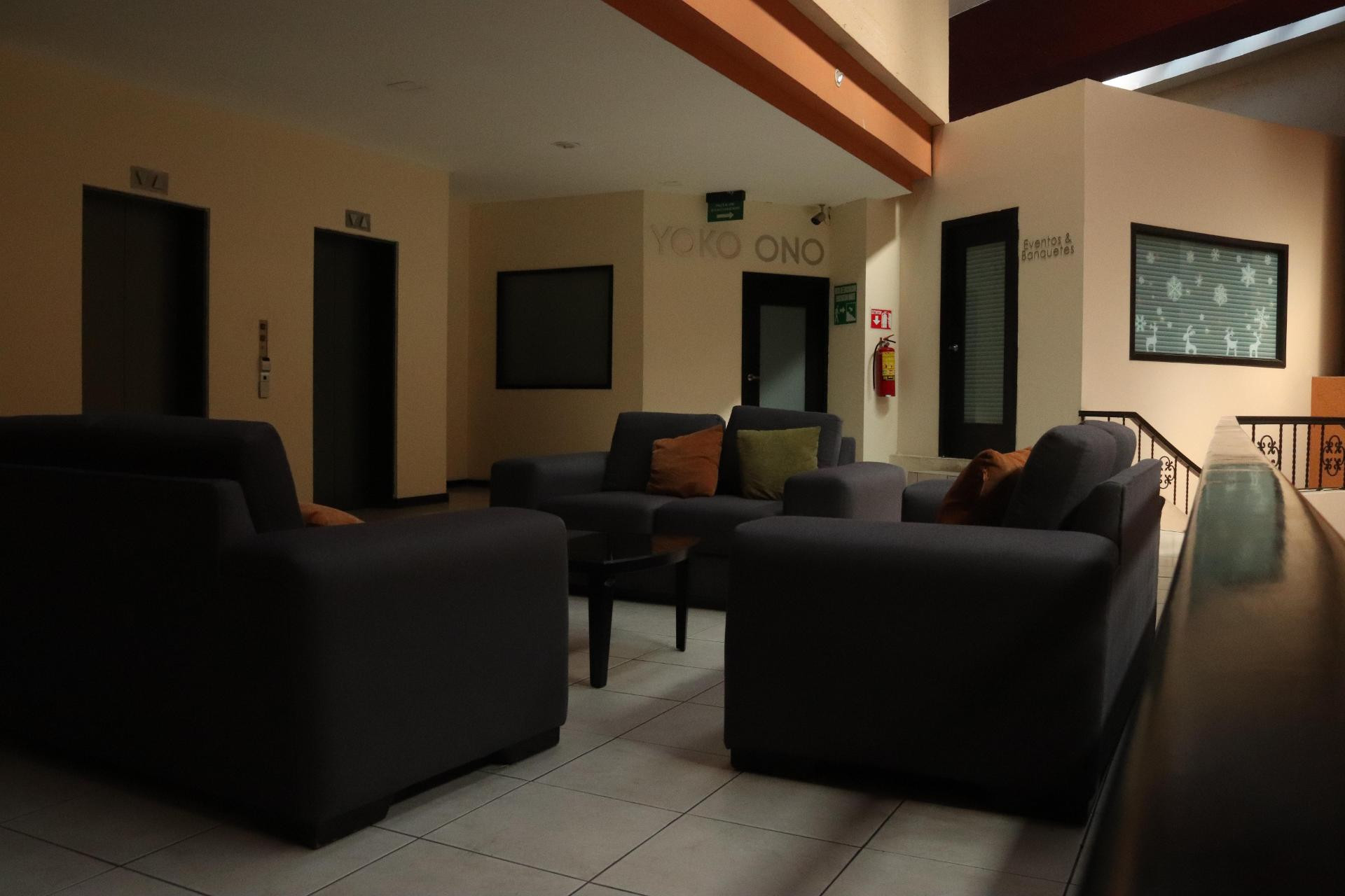 image-housing-carousel