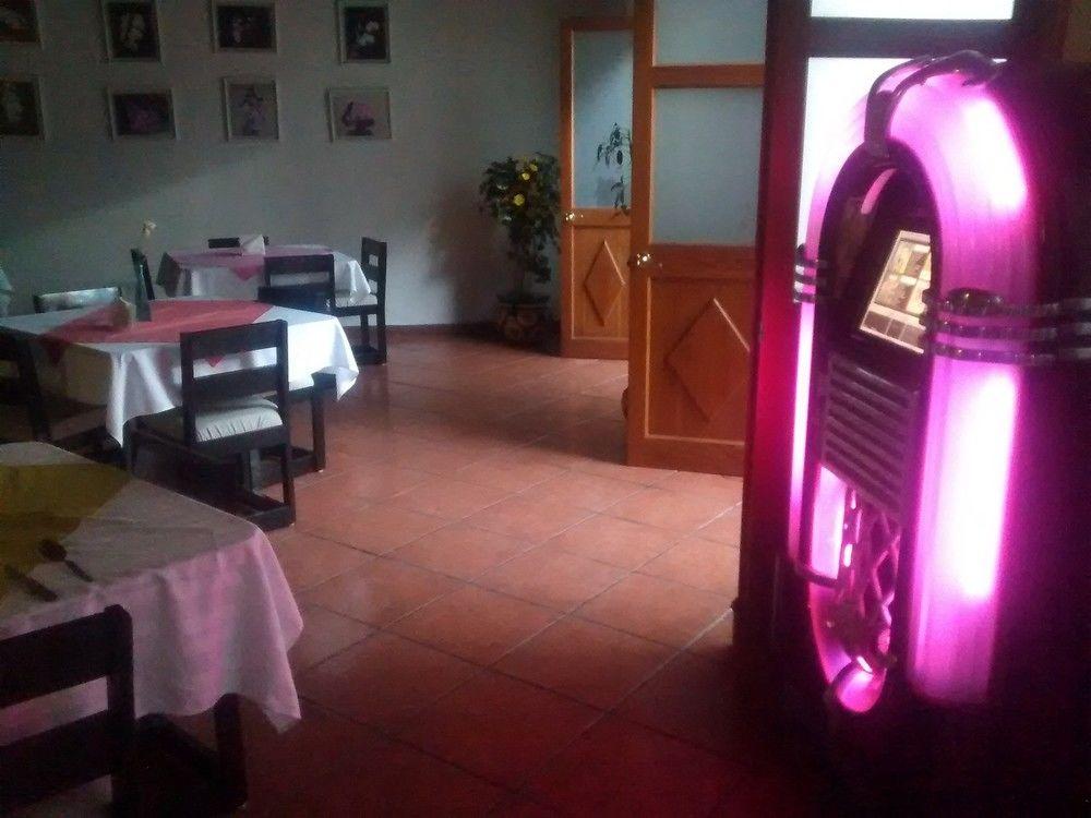 image-housing-carousel