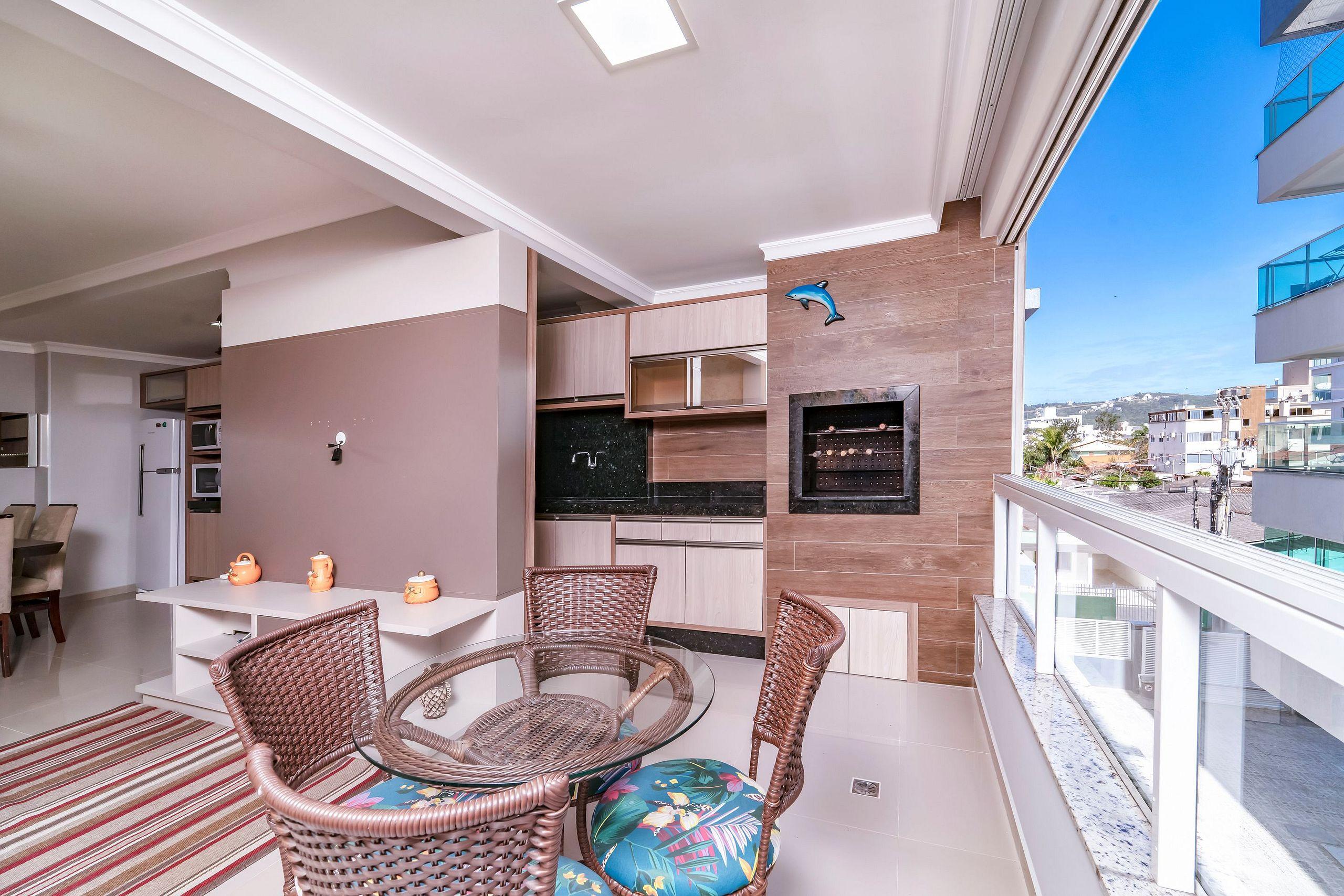 image-housing-carousel