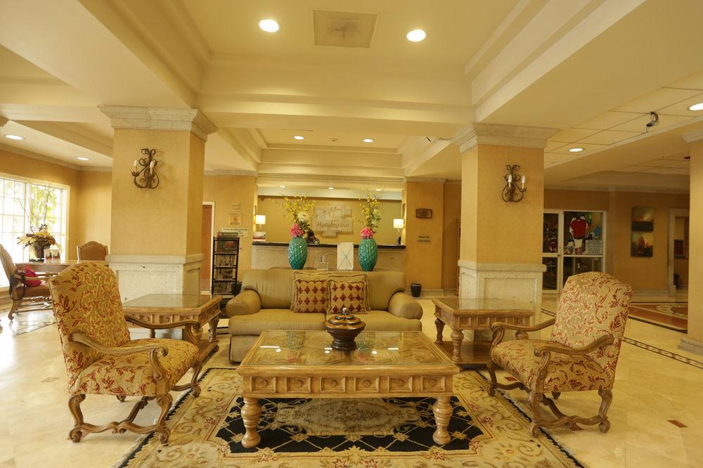 image-housing-carousel