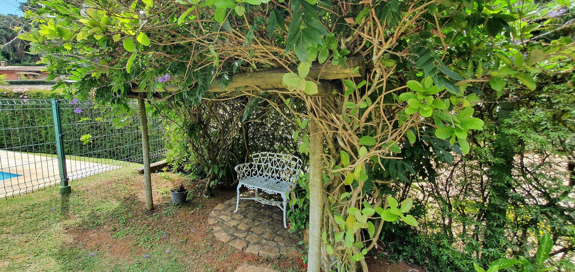 image-housing-carousel