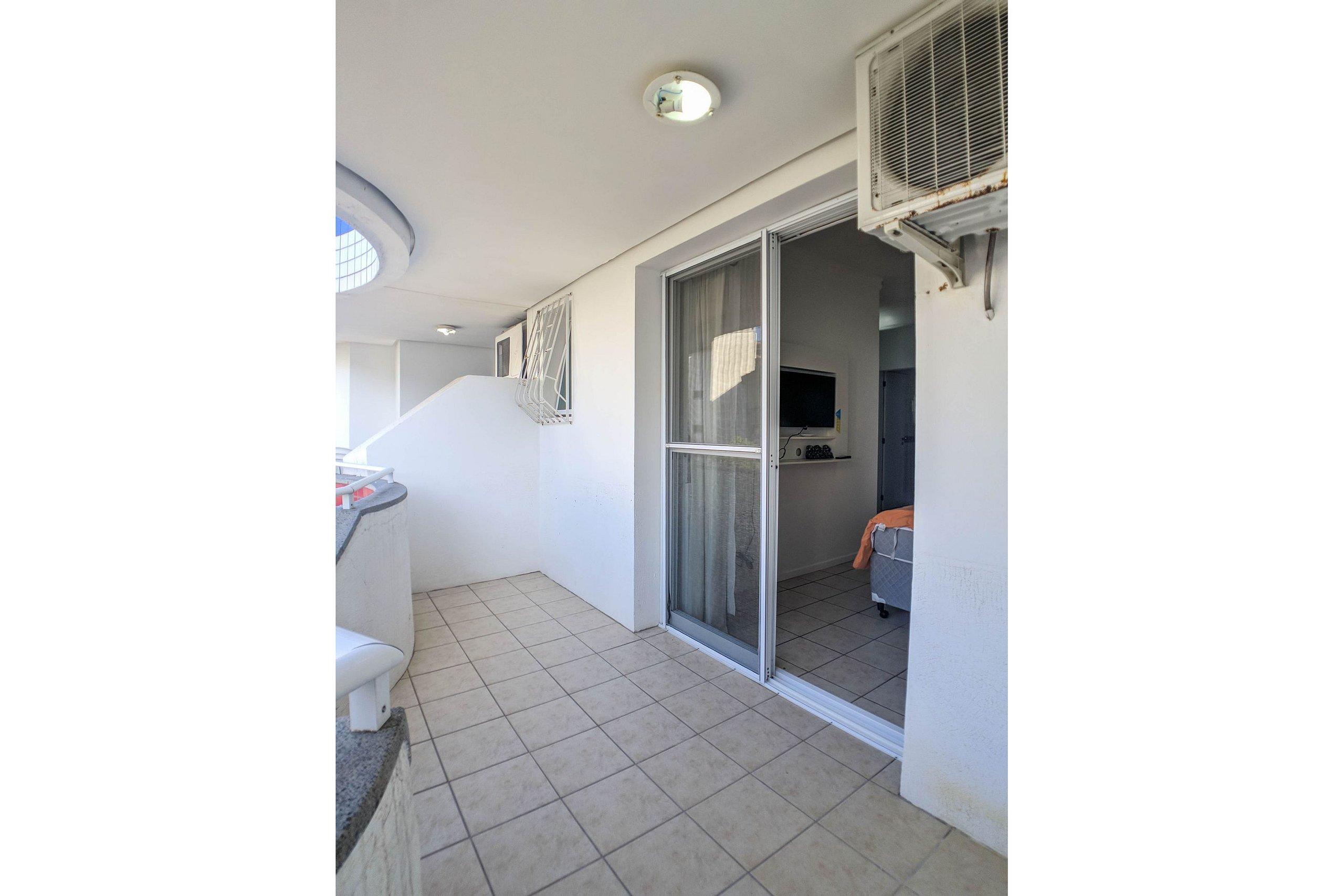 image-housing-carousel