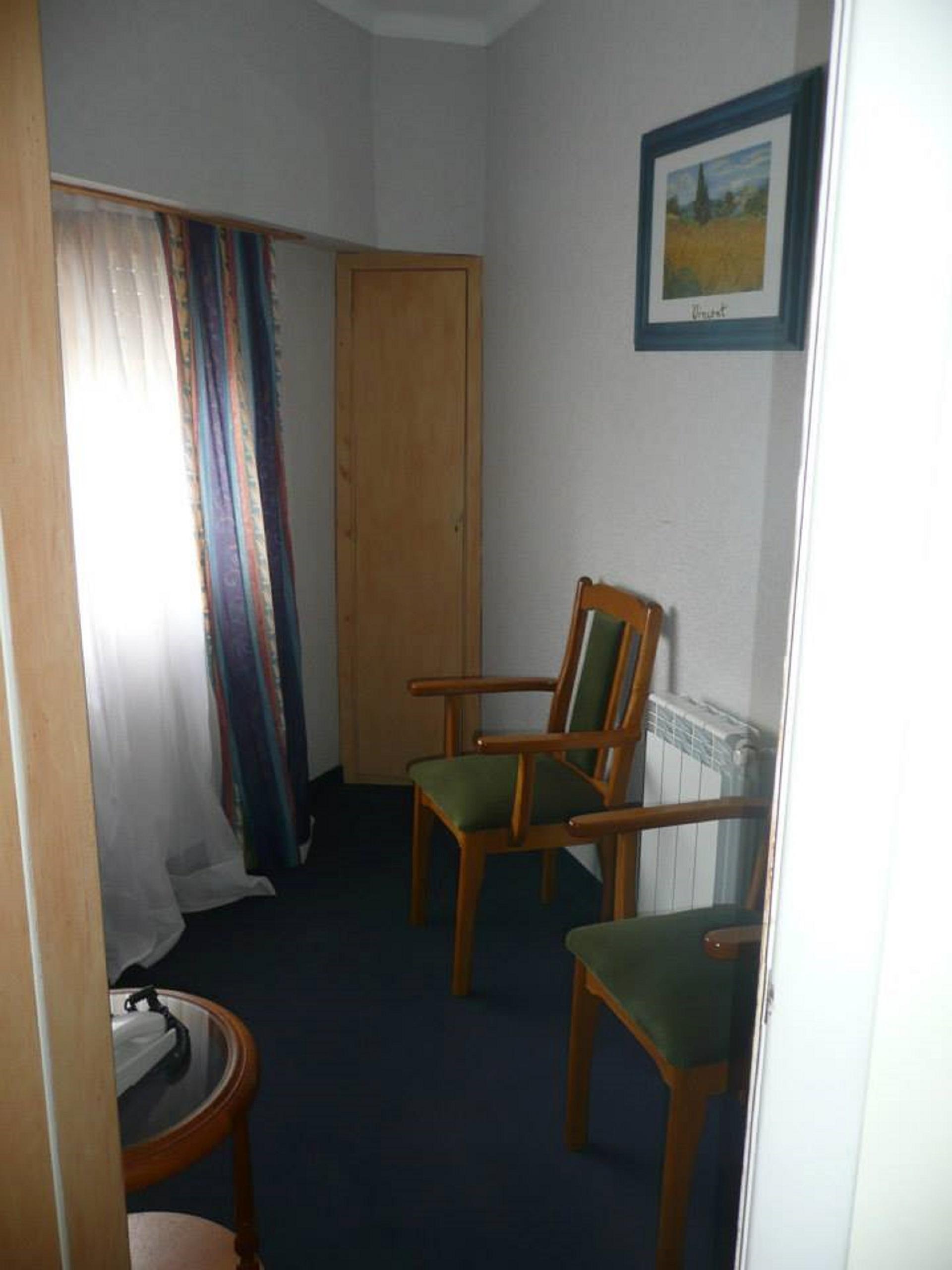 image-housing-carousel