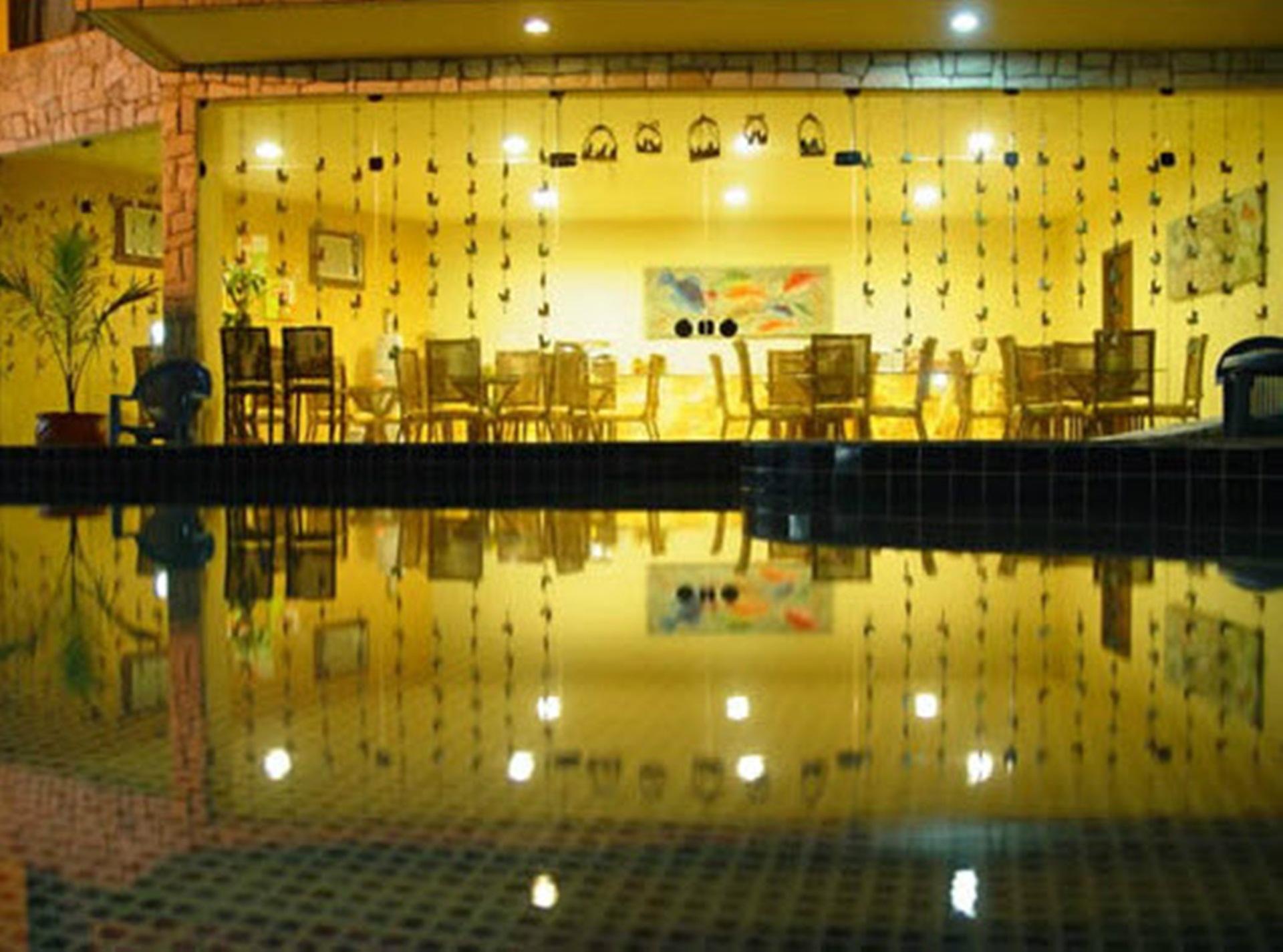 image-housing-carousel
