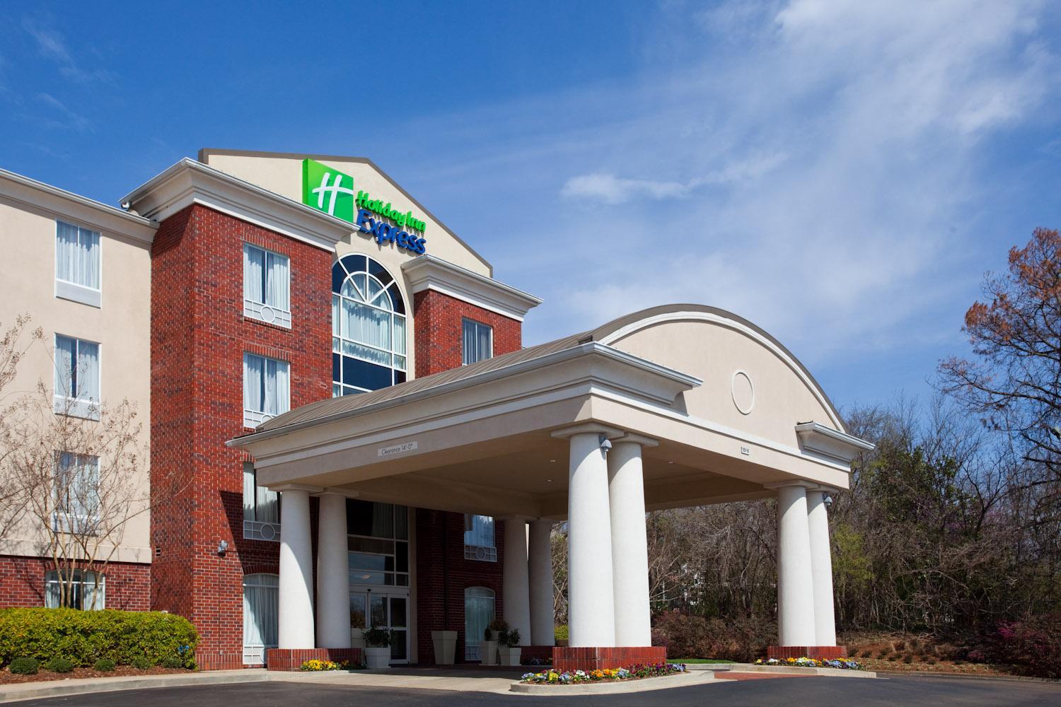 Holiday Inn Express & Suites Starkville, an IHG Hotel image