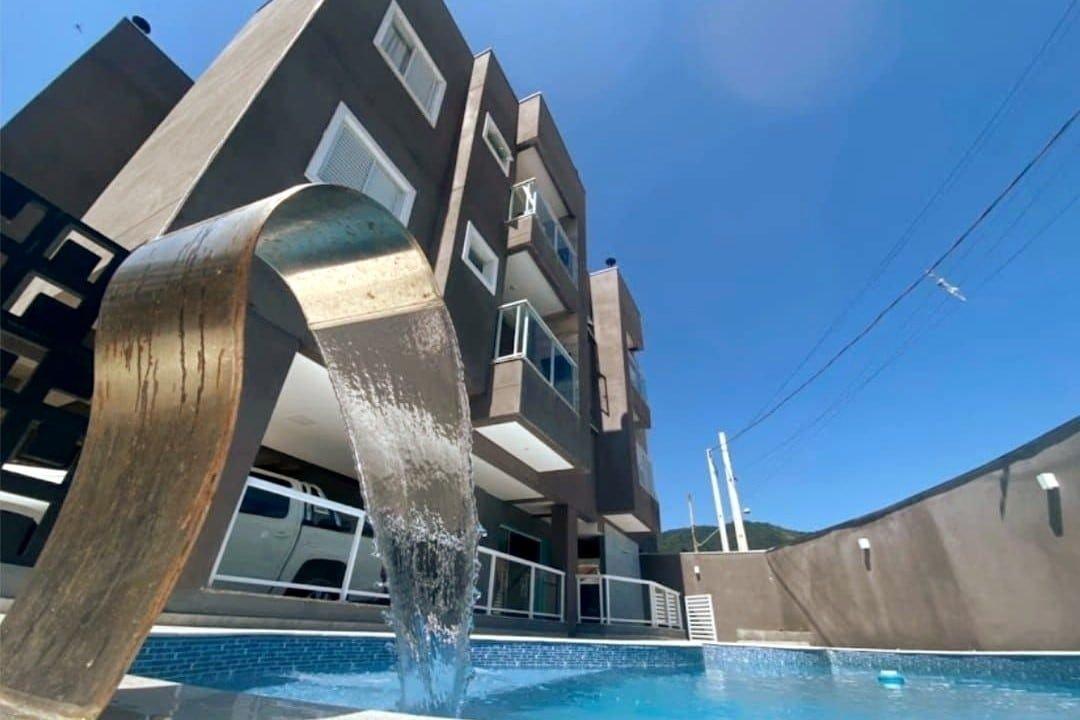 image-housing-carousel