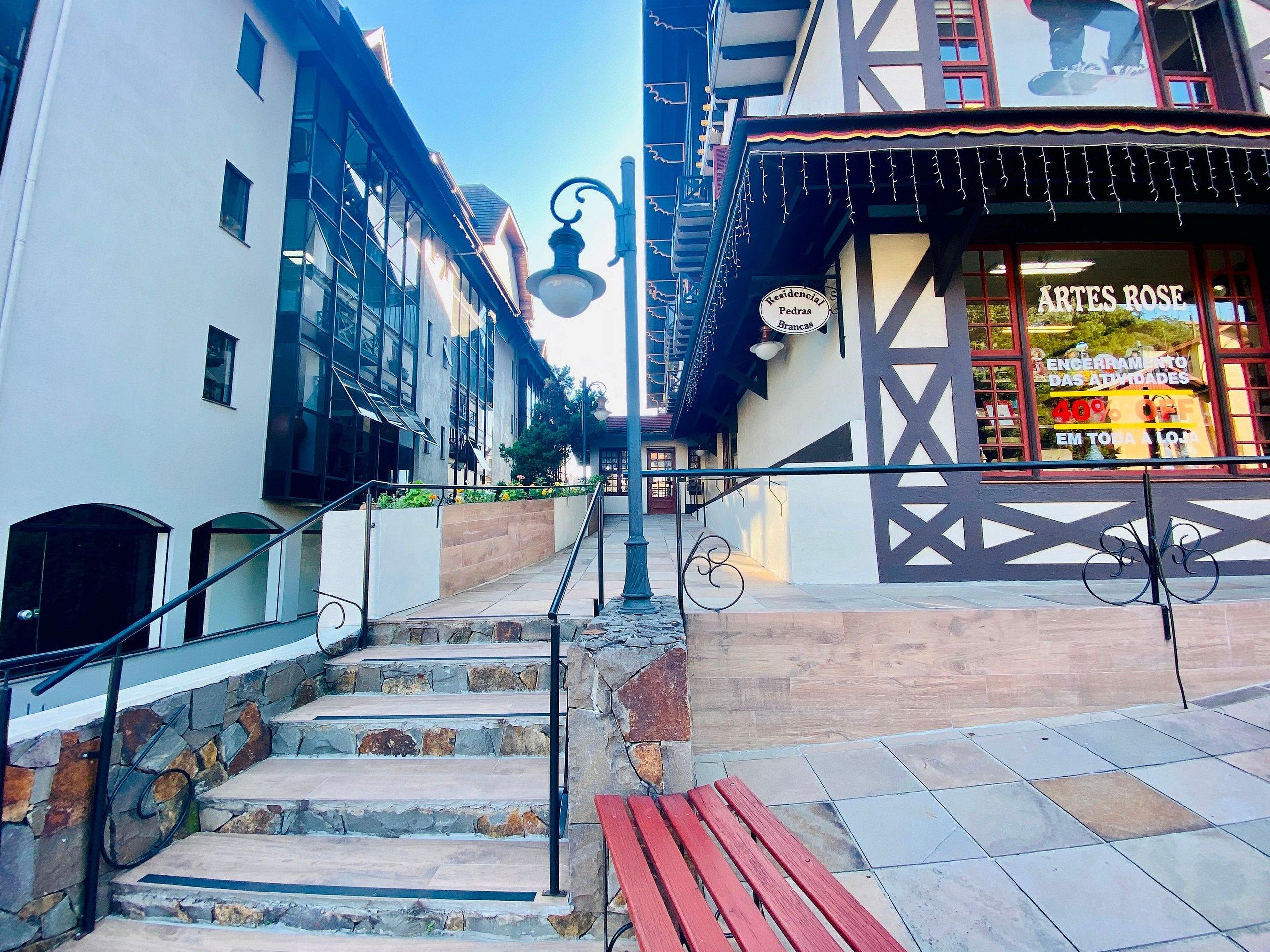 image-housing-carousel
