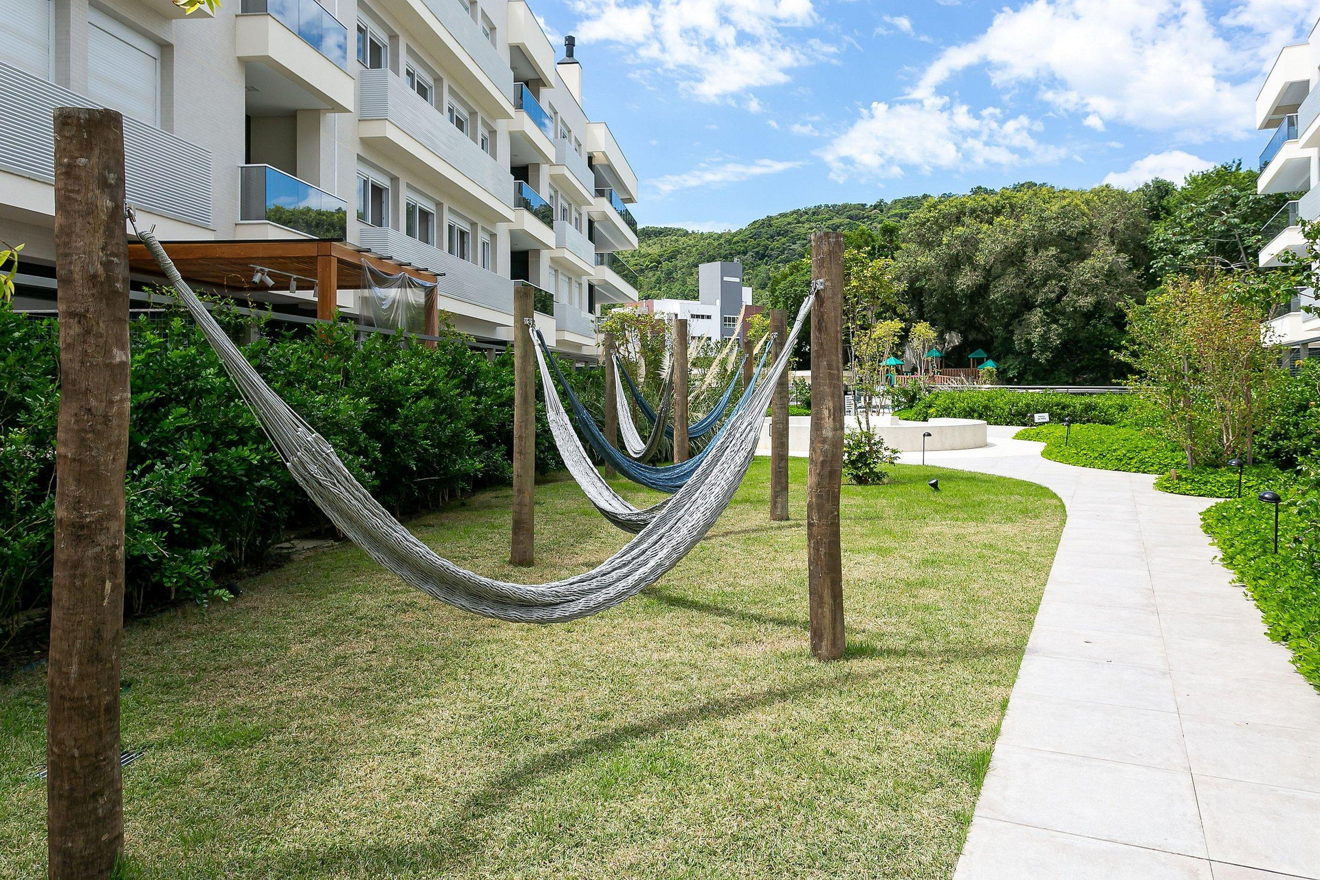 image-housing-carousel