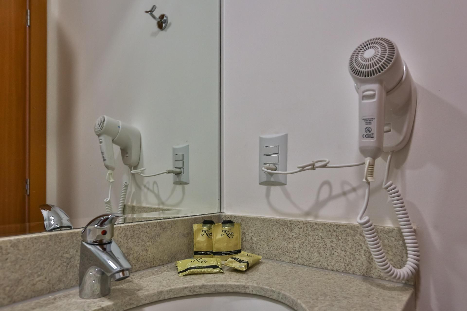 image-housing-carousel