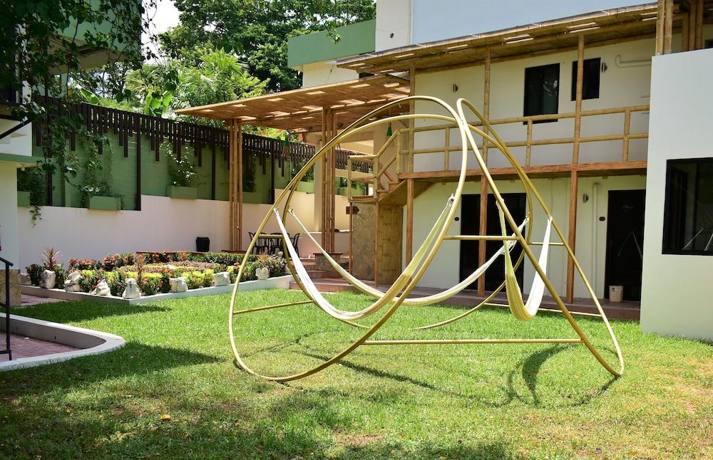 image-housing-carousel