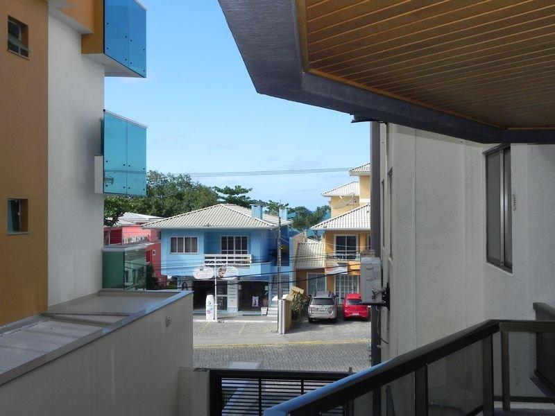 image-housing-carousel