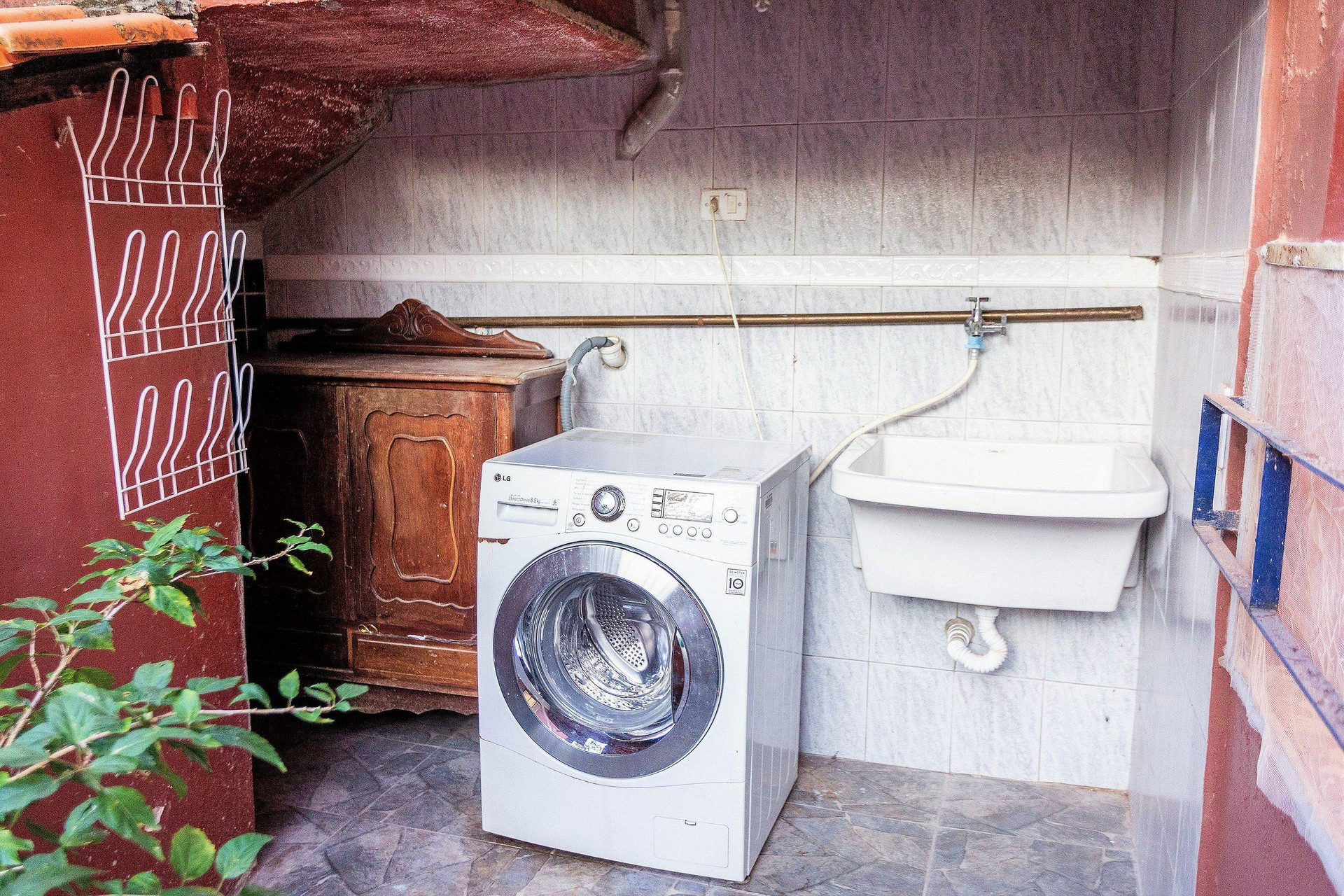 image-housing-carousel