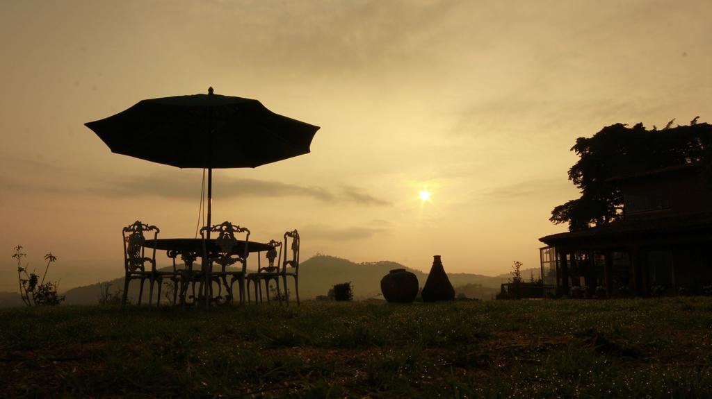 image-housing-carousel