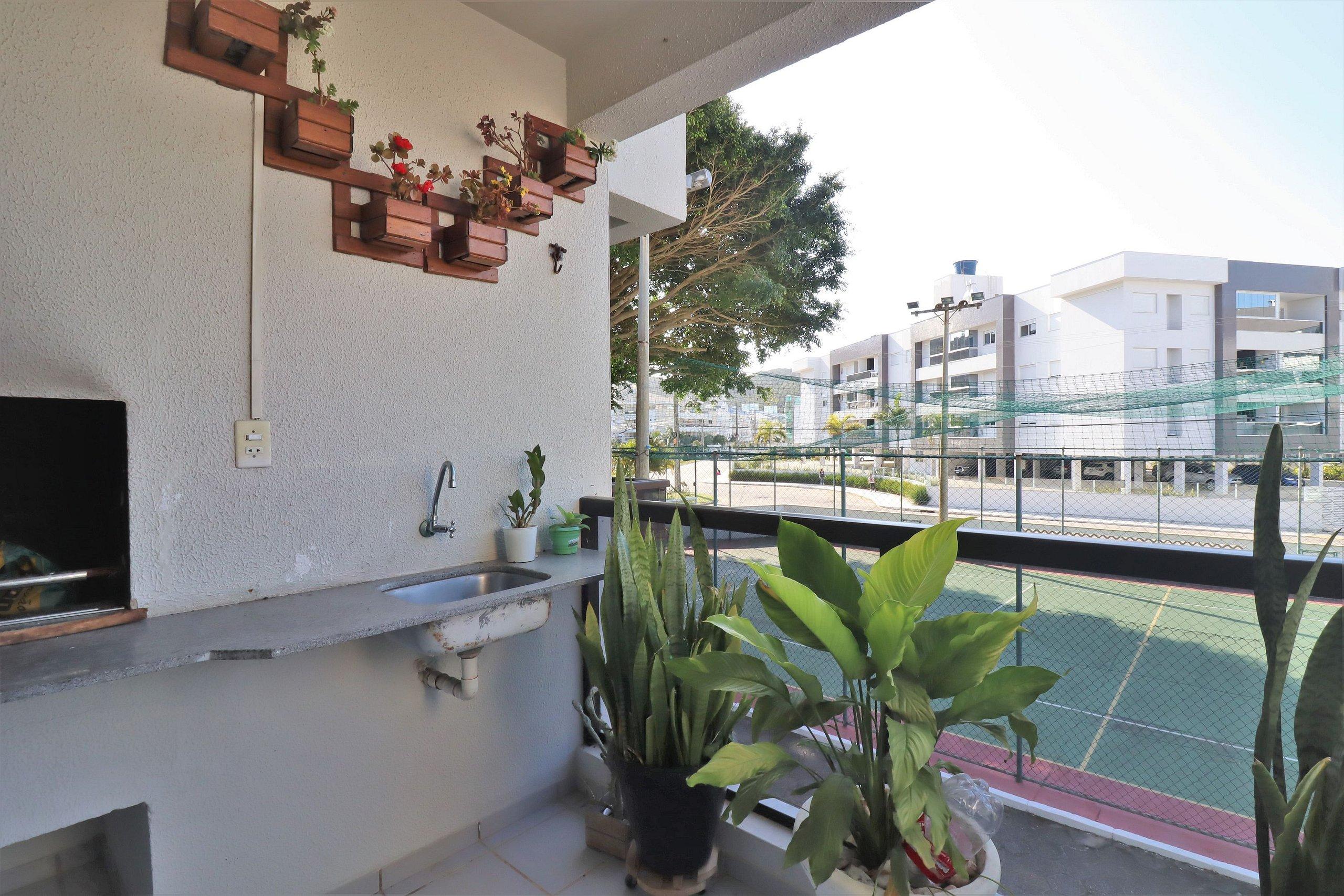 image-housing-carousel