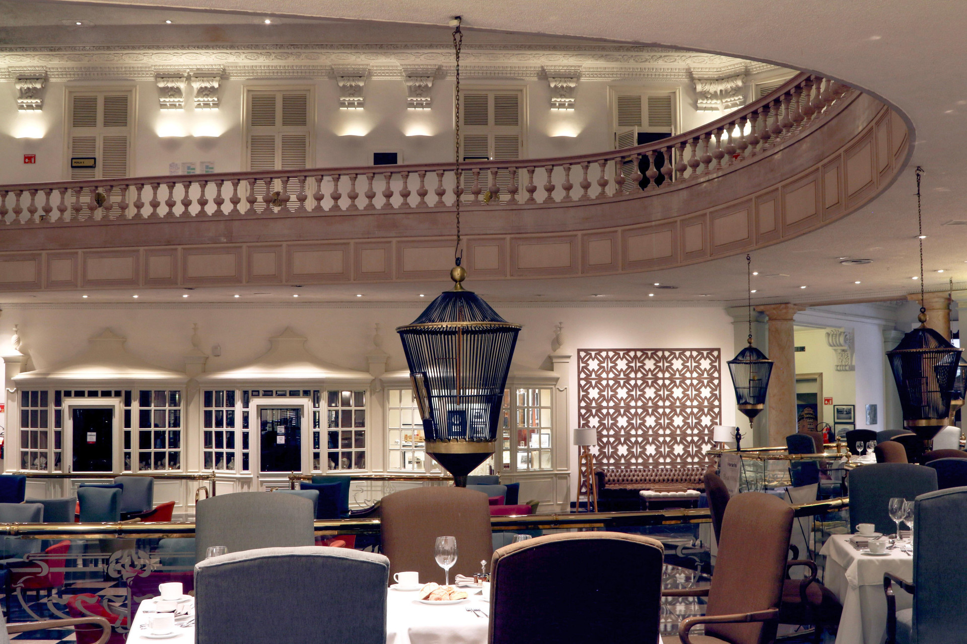 image-housing-carousel