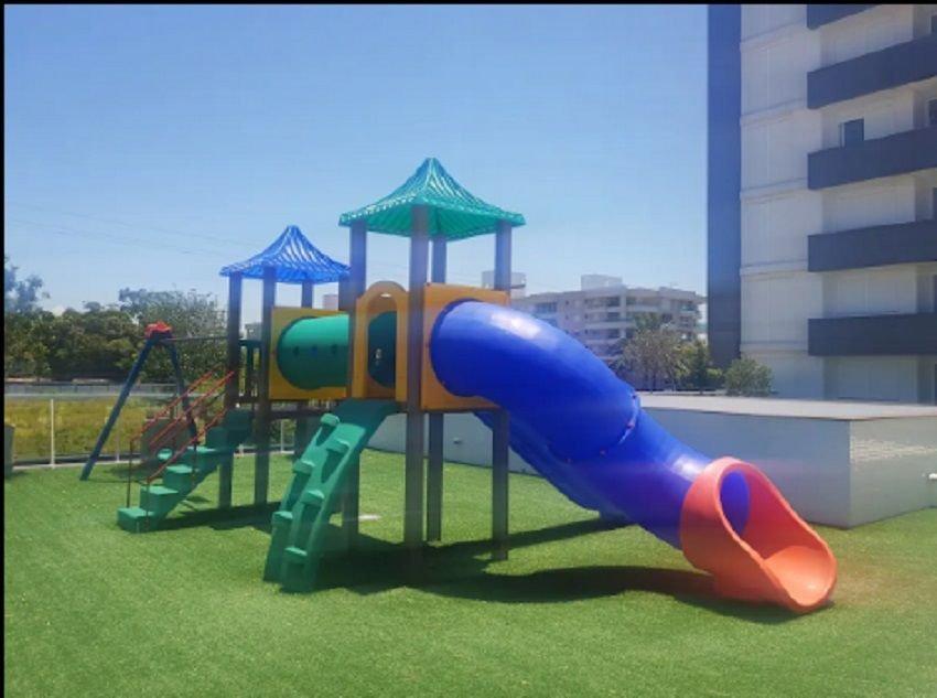 image-housing-carousel
