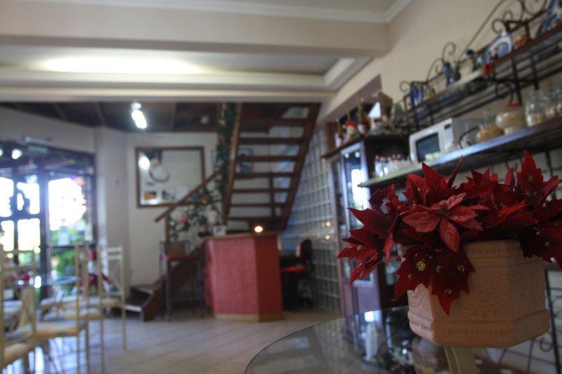image-housing-carousel