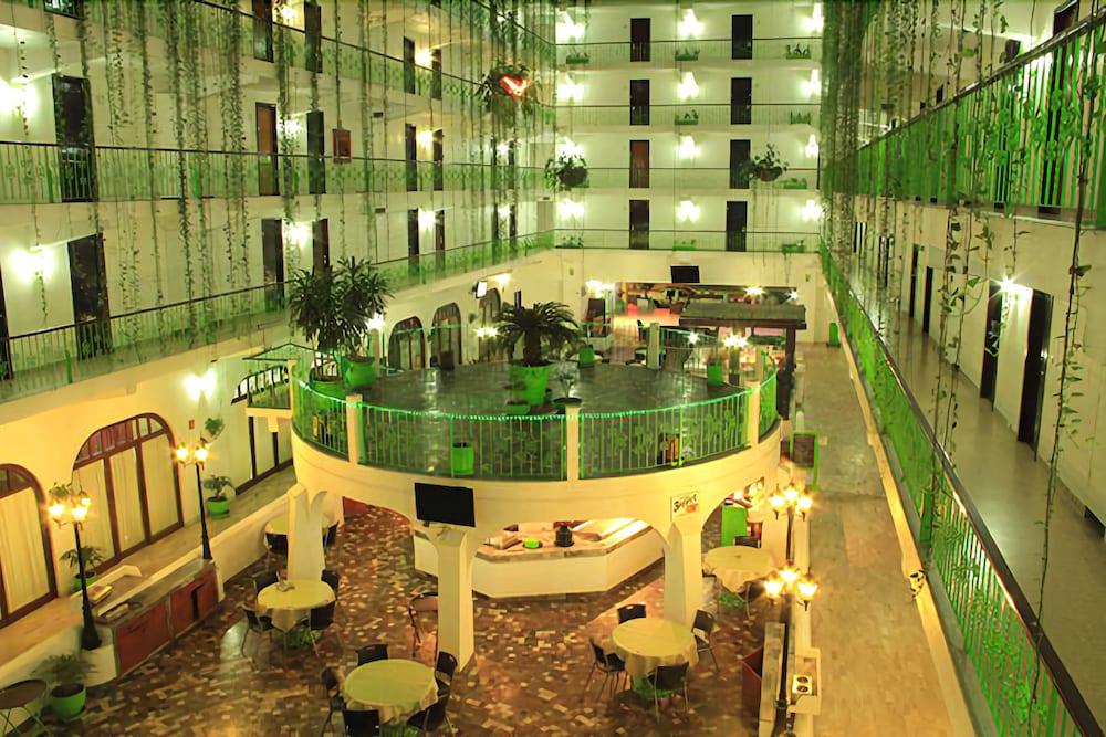 image-housing-carousel