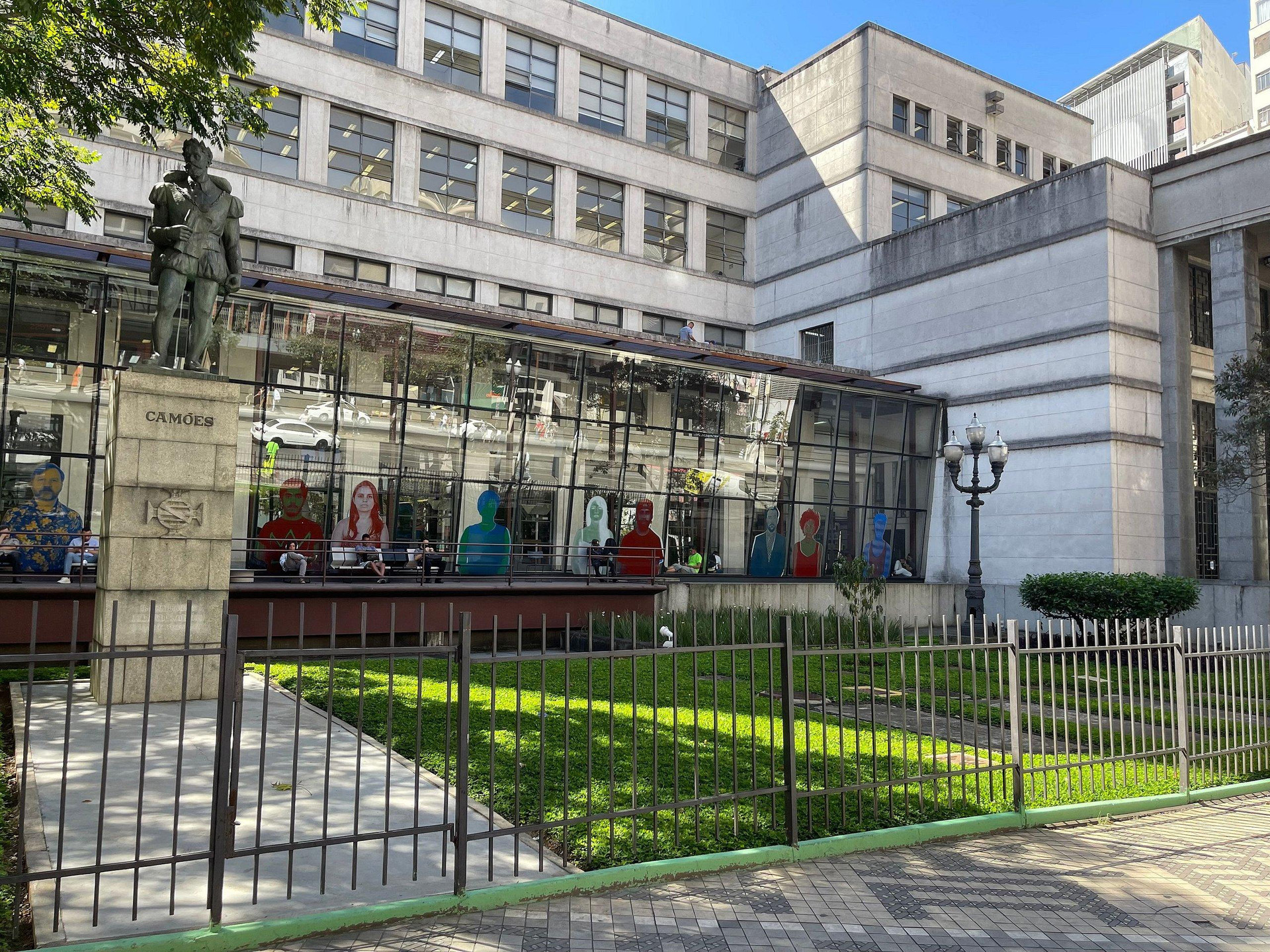 image-housing-carousel