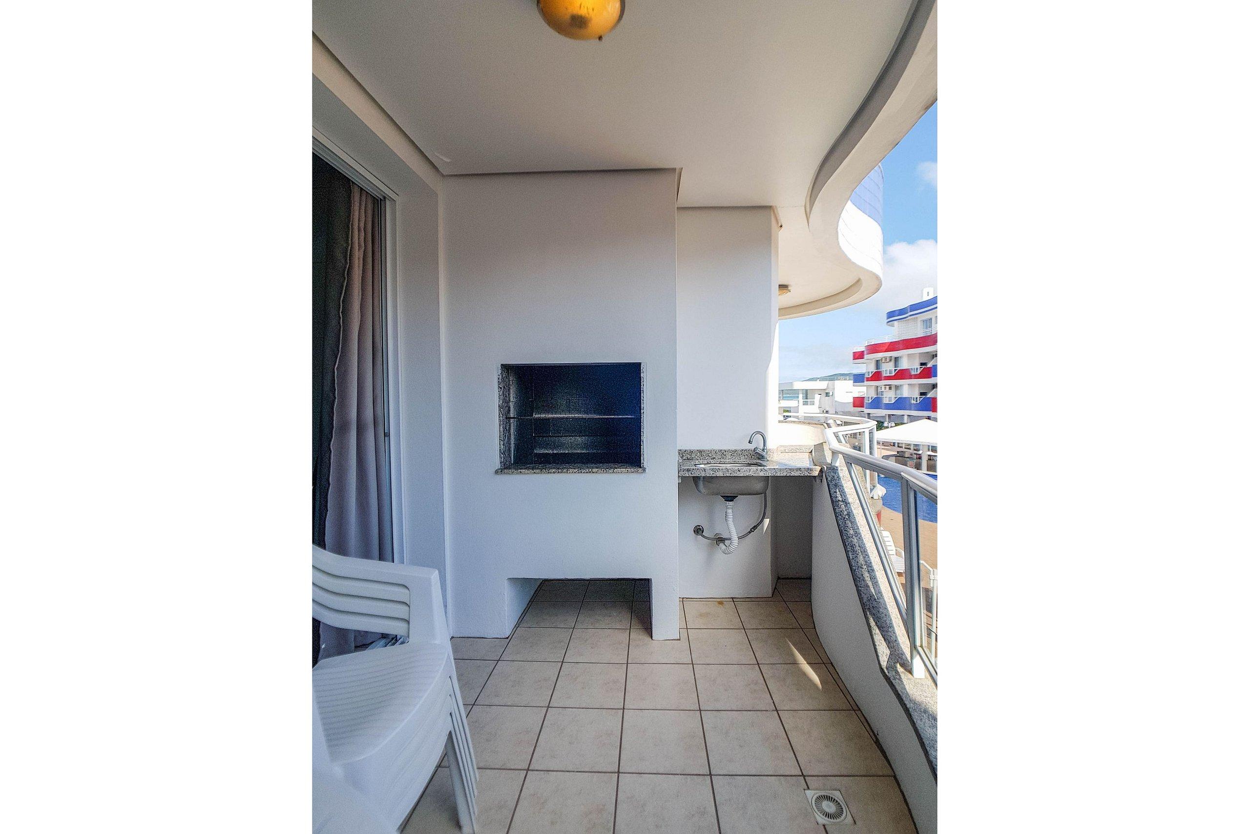 image-housing-carousel