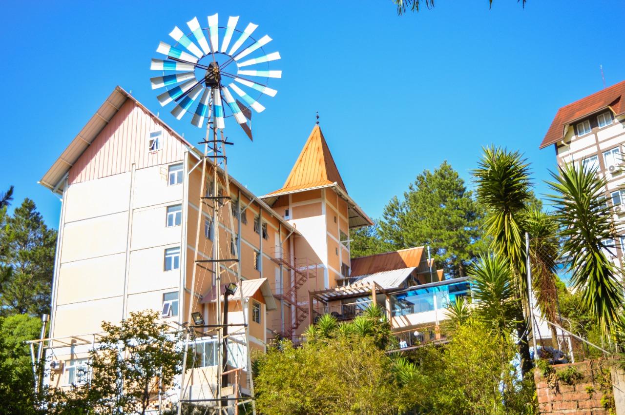 image-housing-carousel