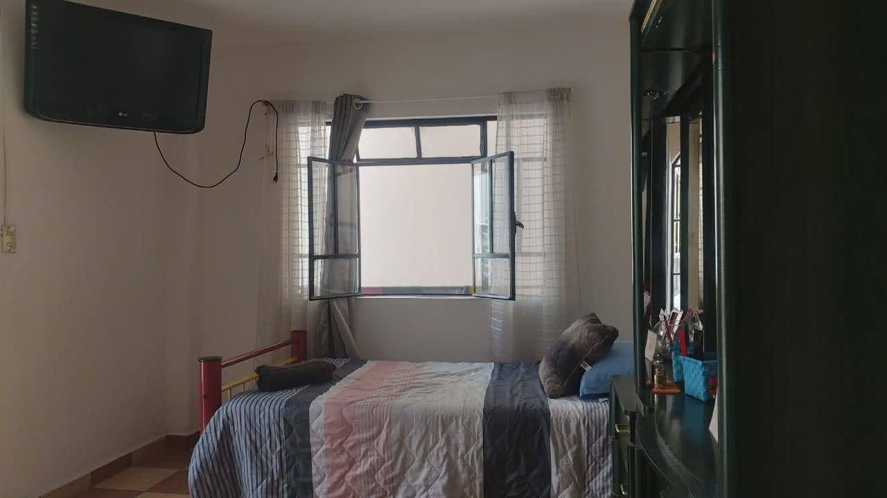image-housing-carousel