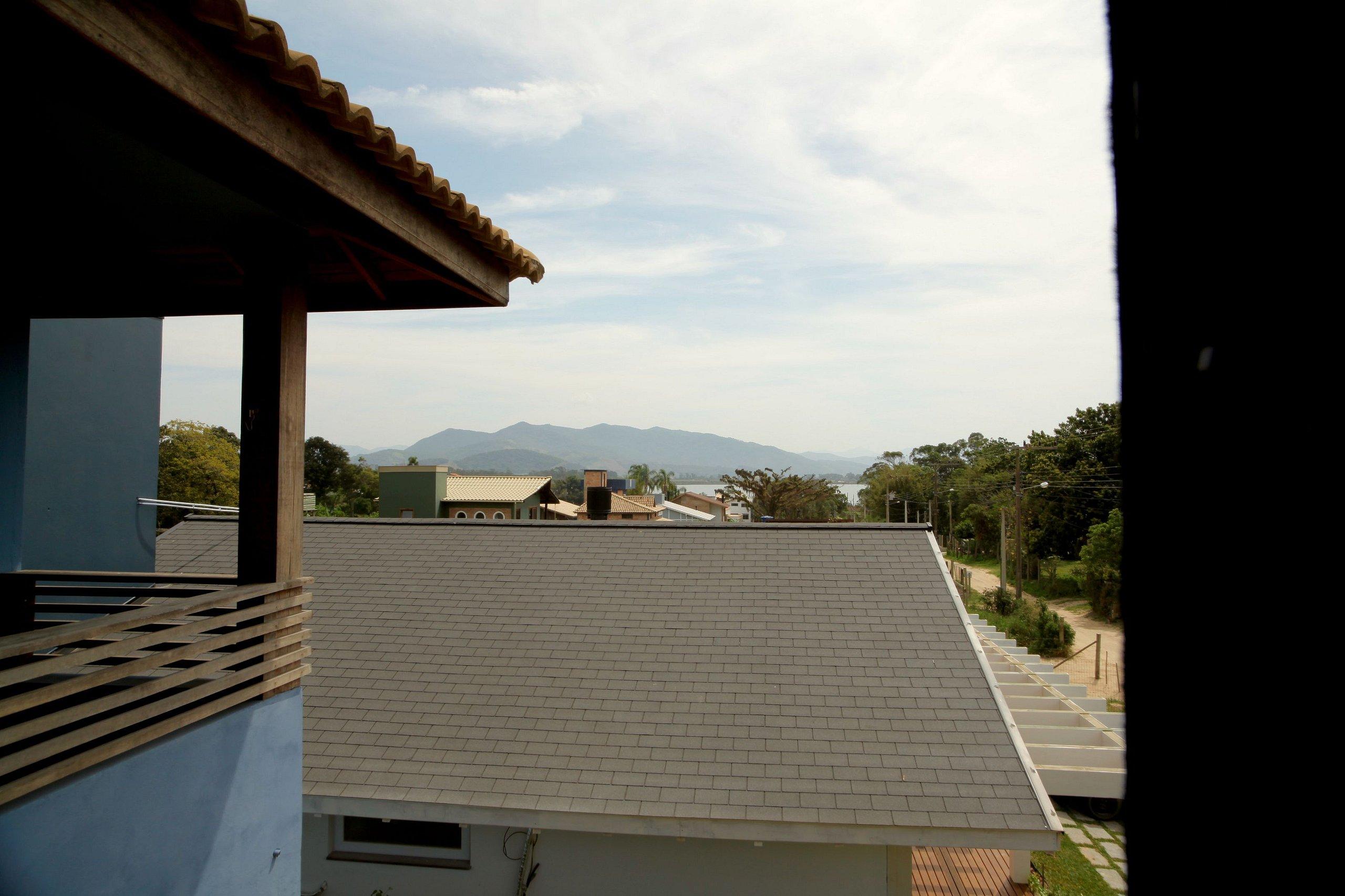 image-housing-carousel