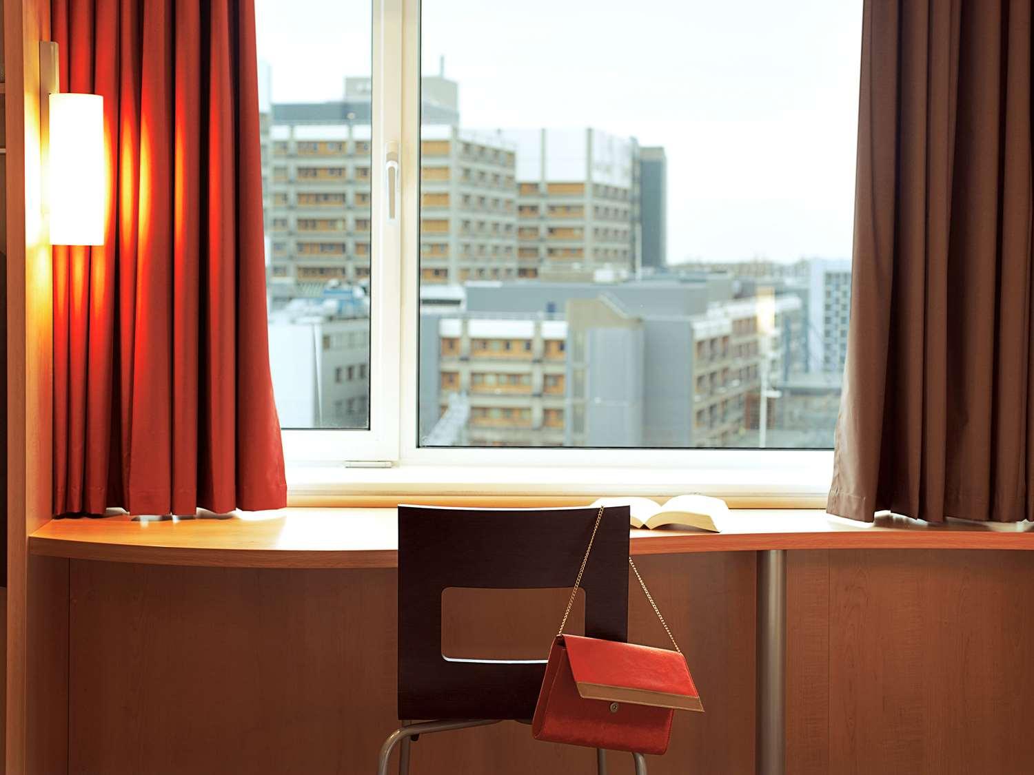 image-housing-carousel