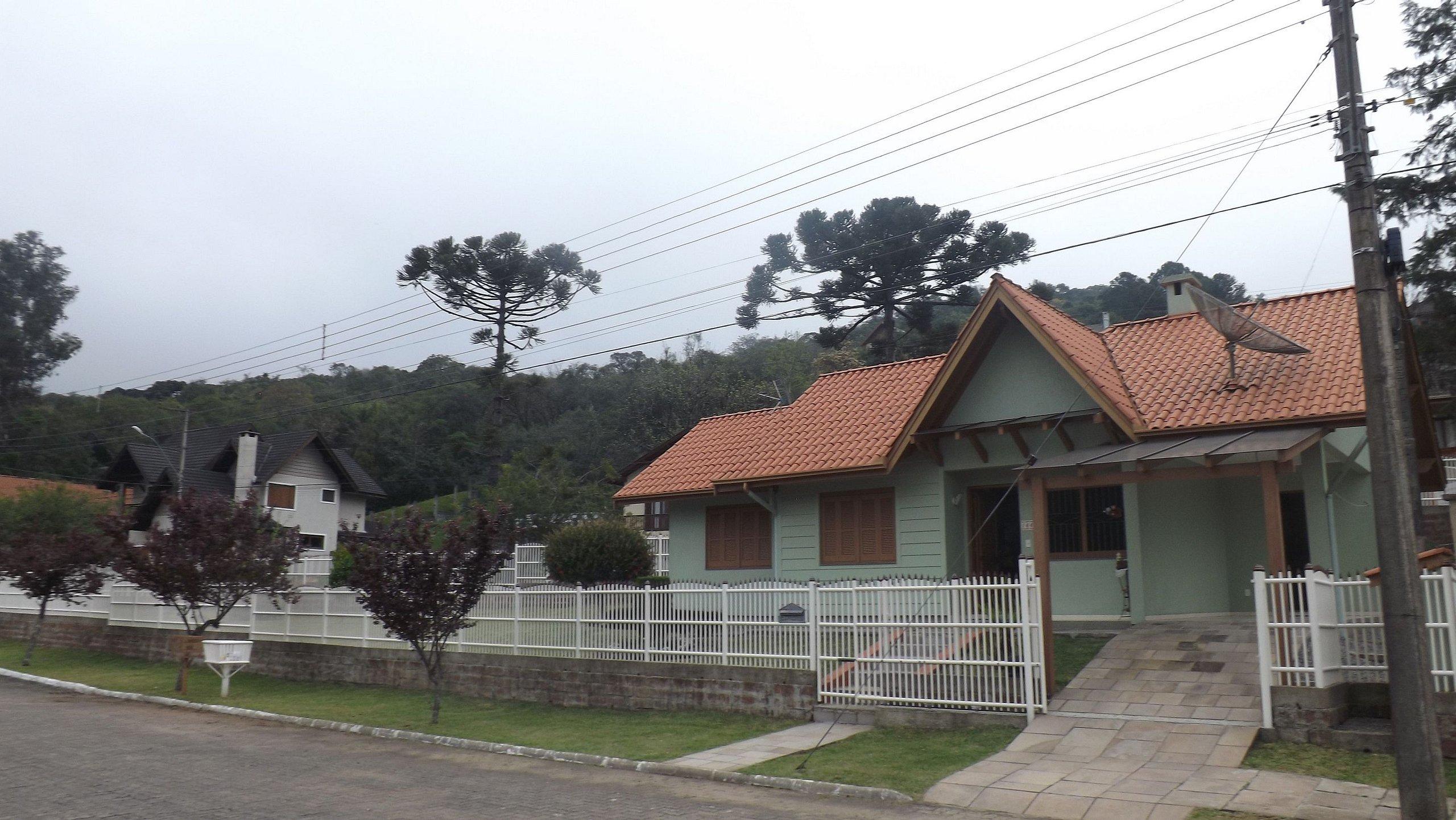 image-housing-carousel
