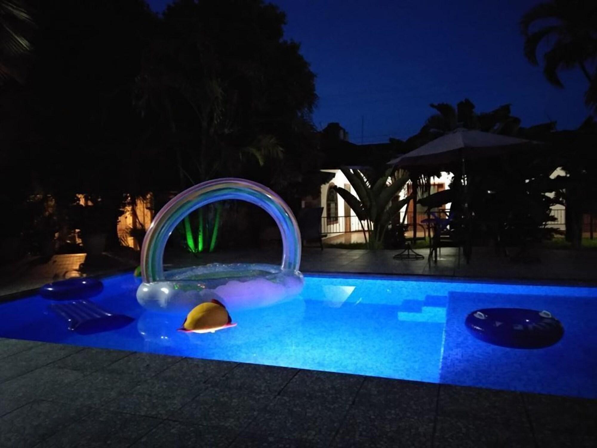 image-housing-carousel