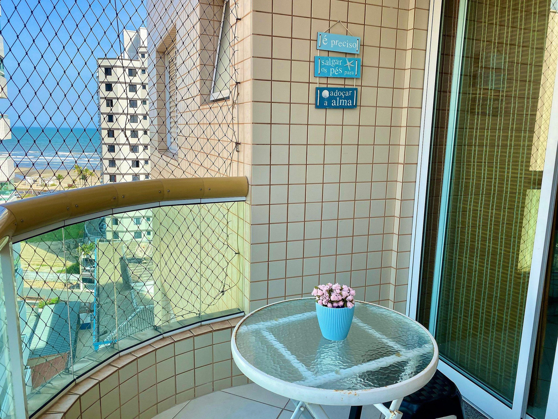 image-housing-carousel