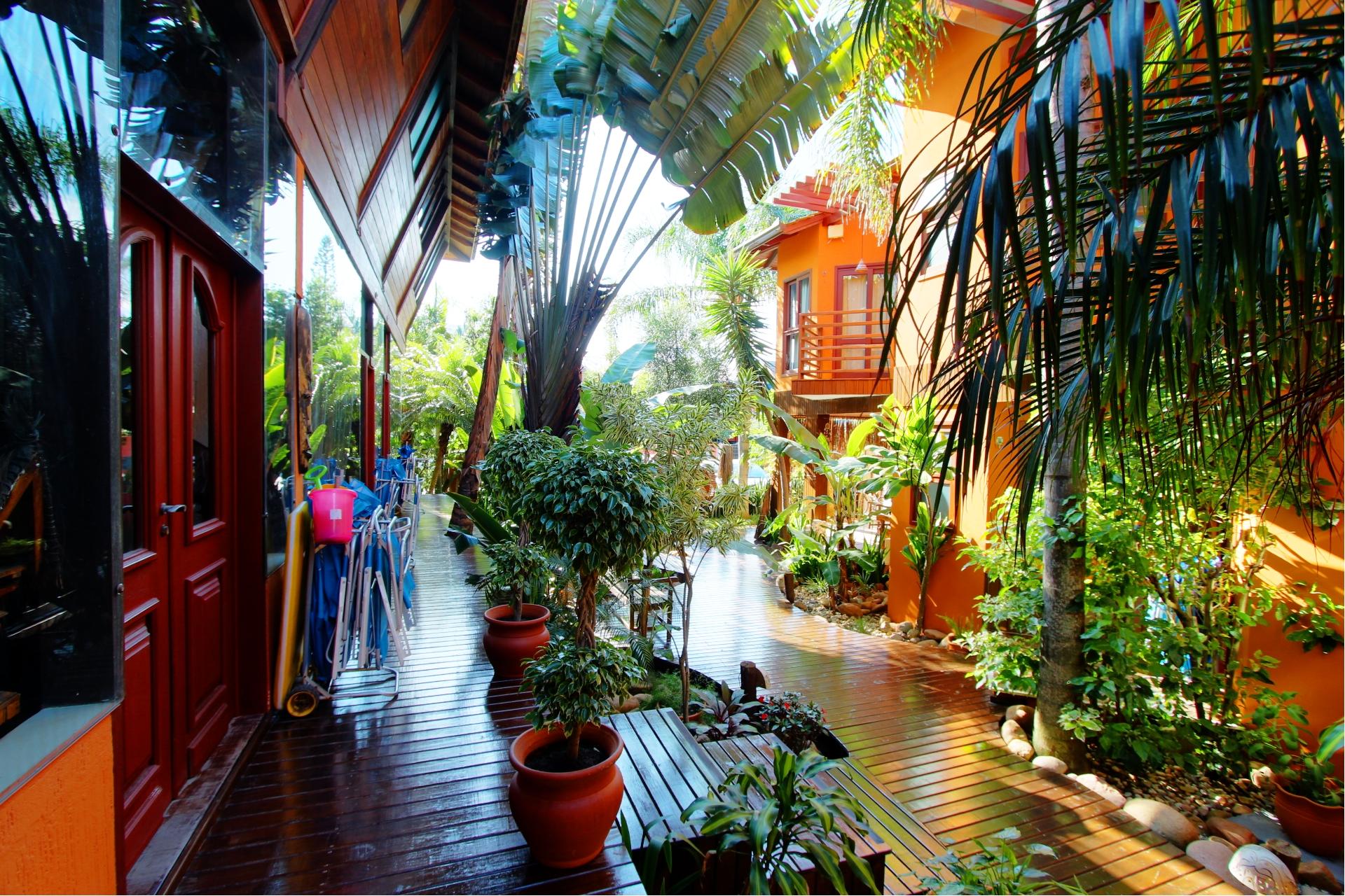 image-housing-carousel