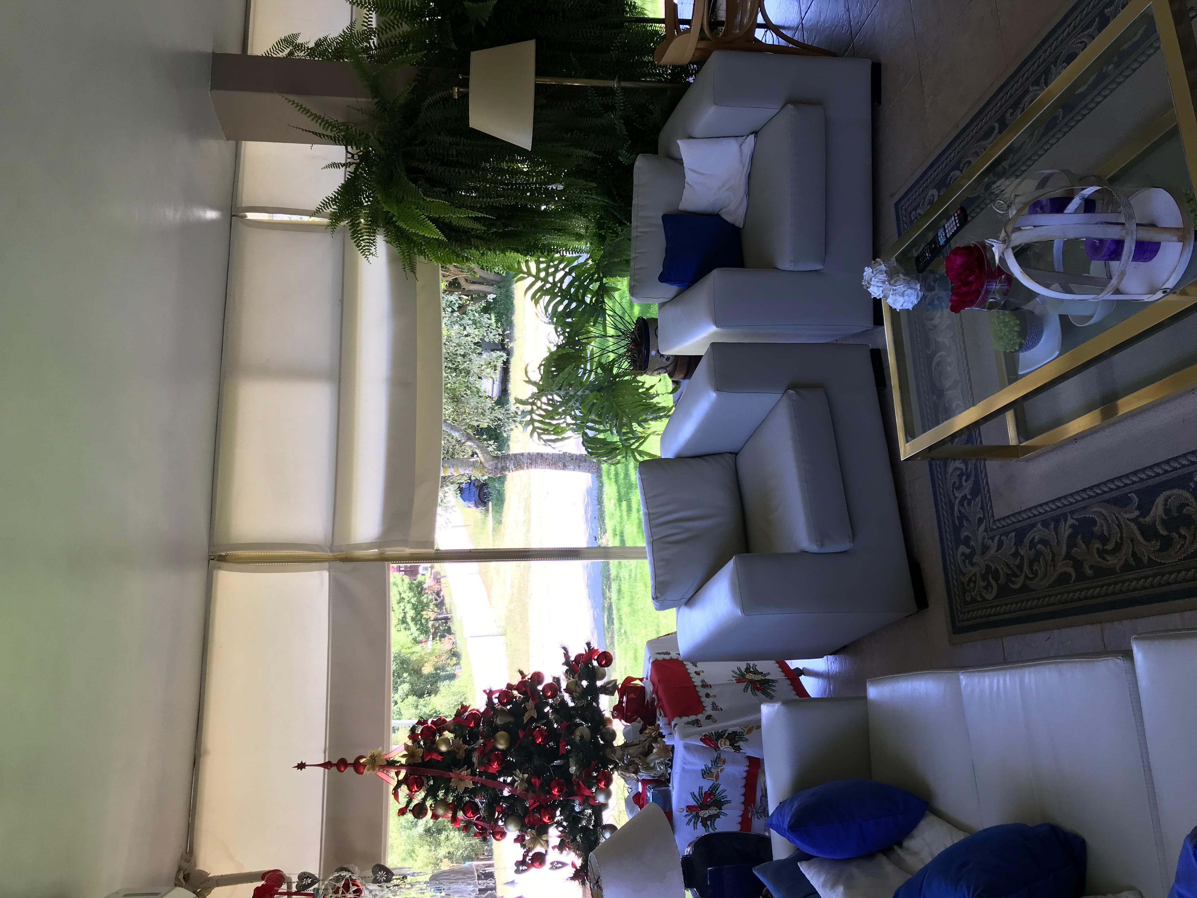 image-housing-carousel