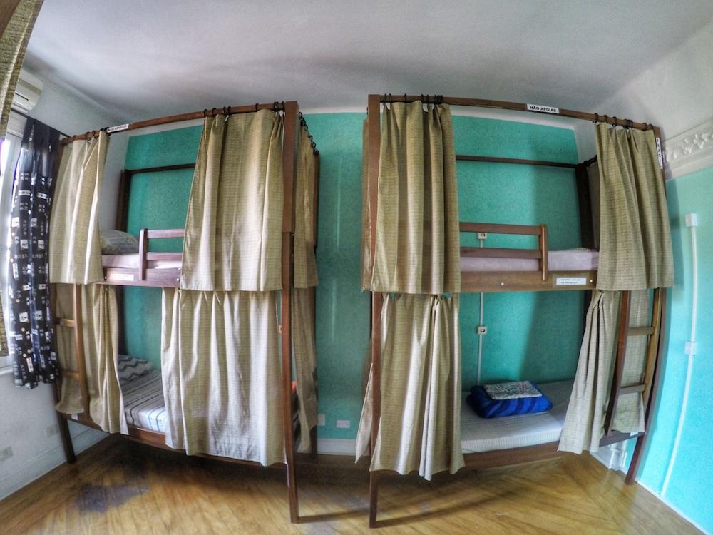 image-housing-carousel