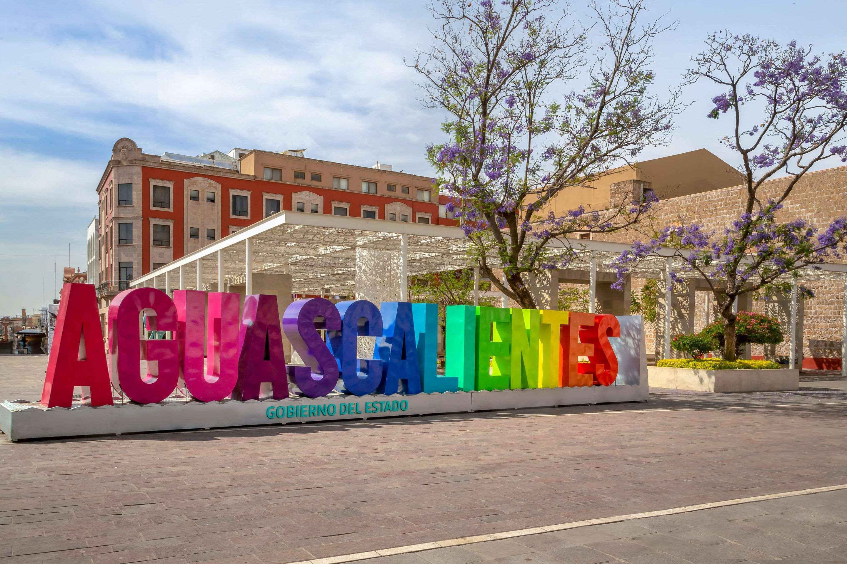 image-housing-carousel