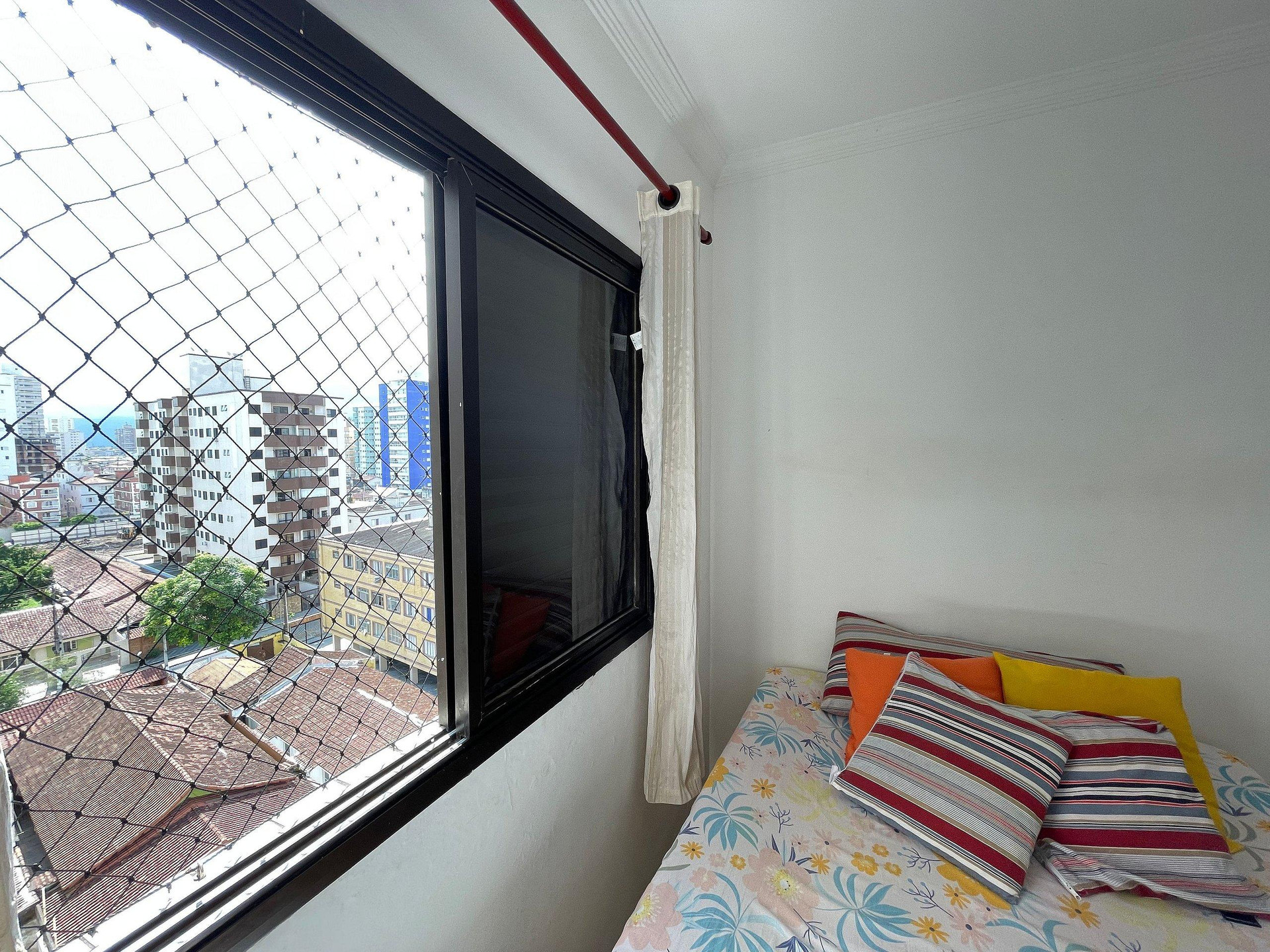 image-housing-carousel