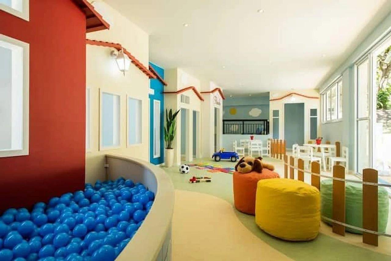 image-housing-carousel
