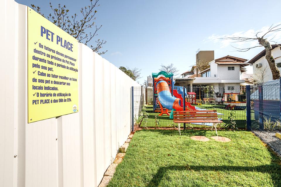 image-housing-carousel