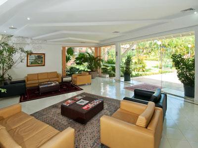 image-housing-carousel