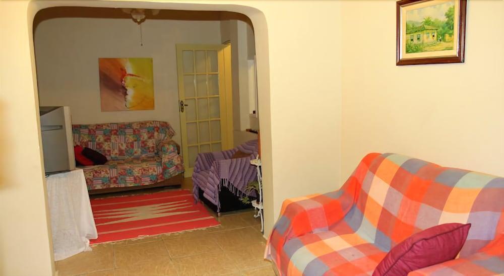 image-housing-carousel