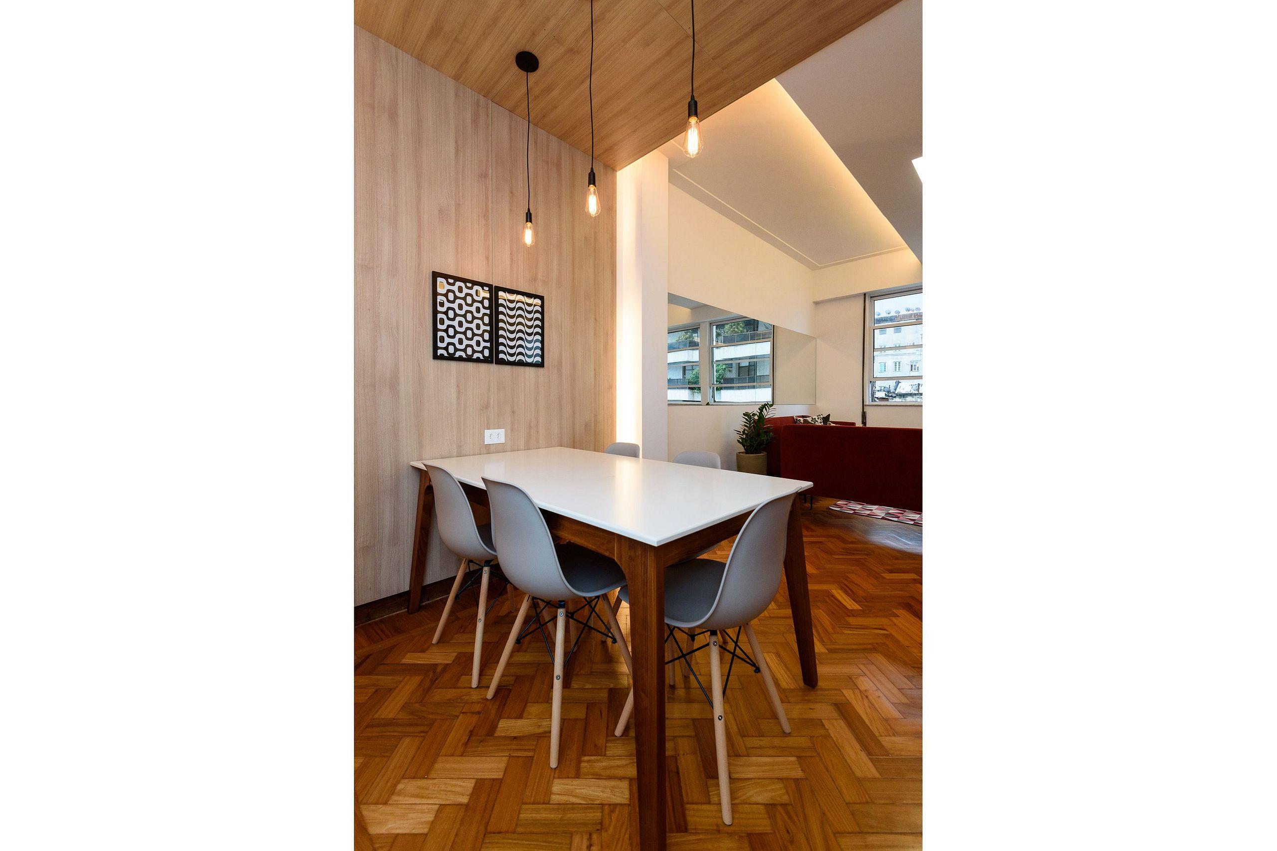 image-housing-carousel
