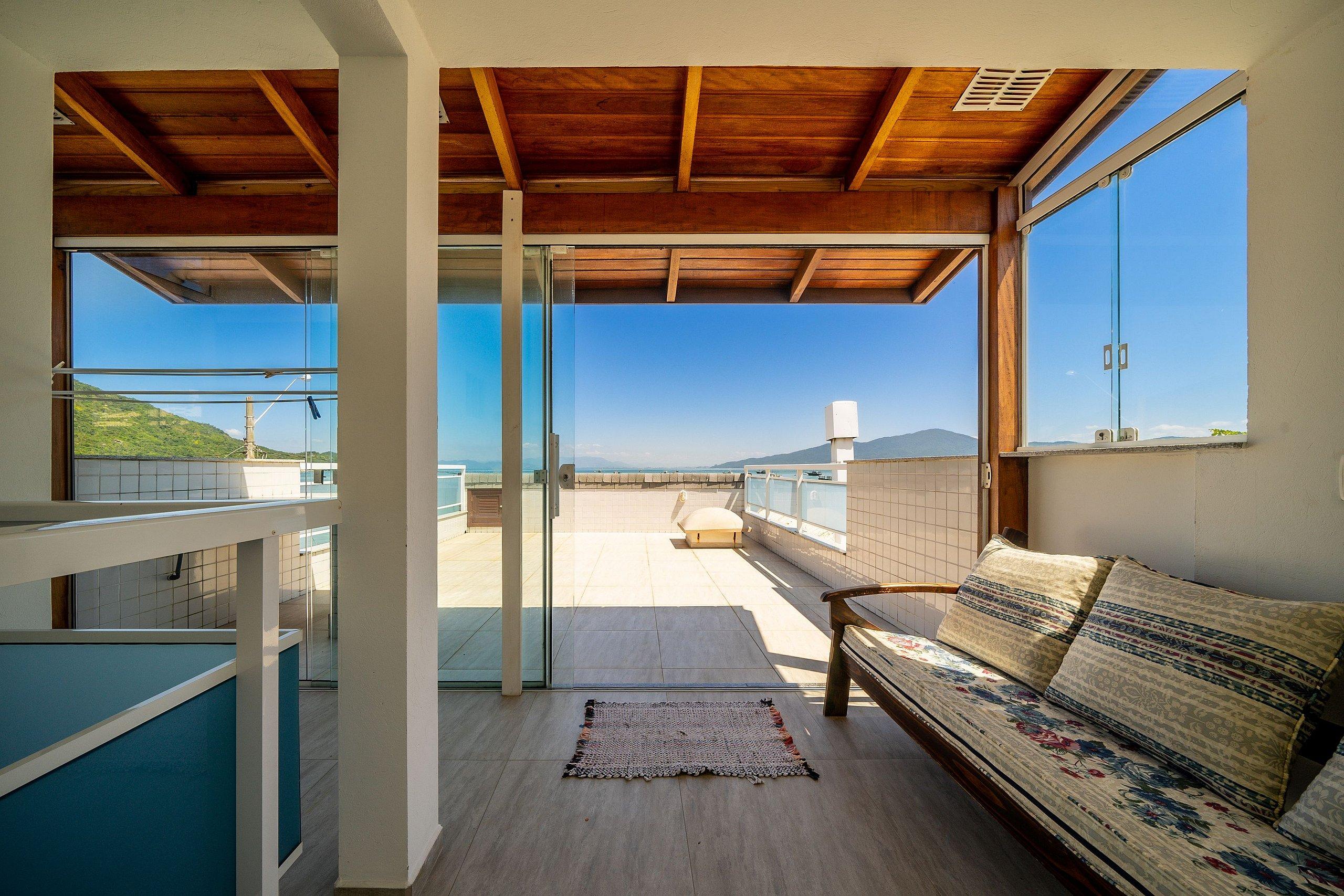 image-housing-carousel