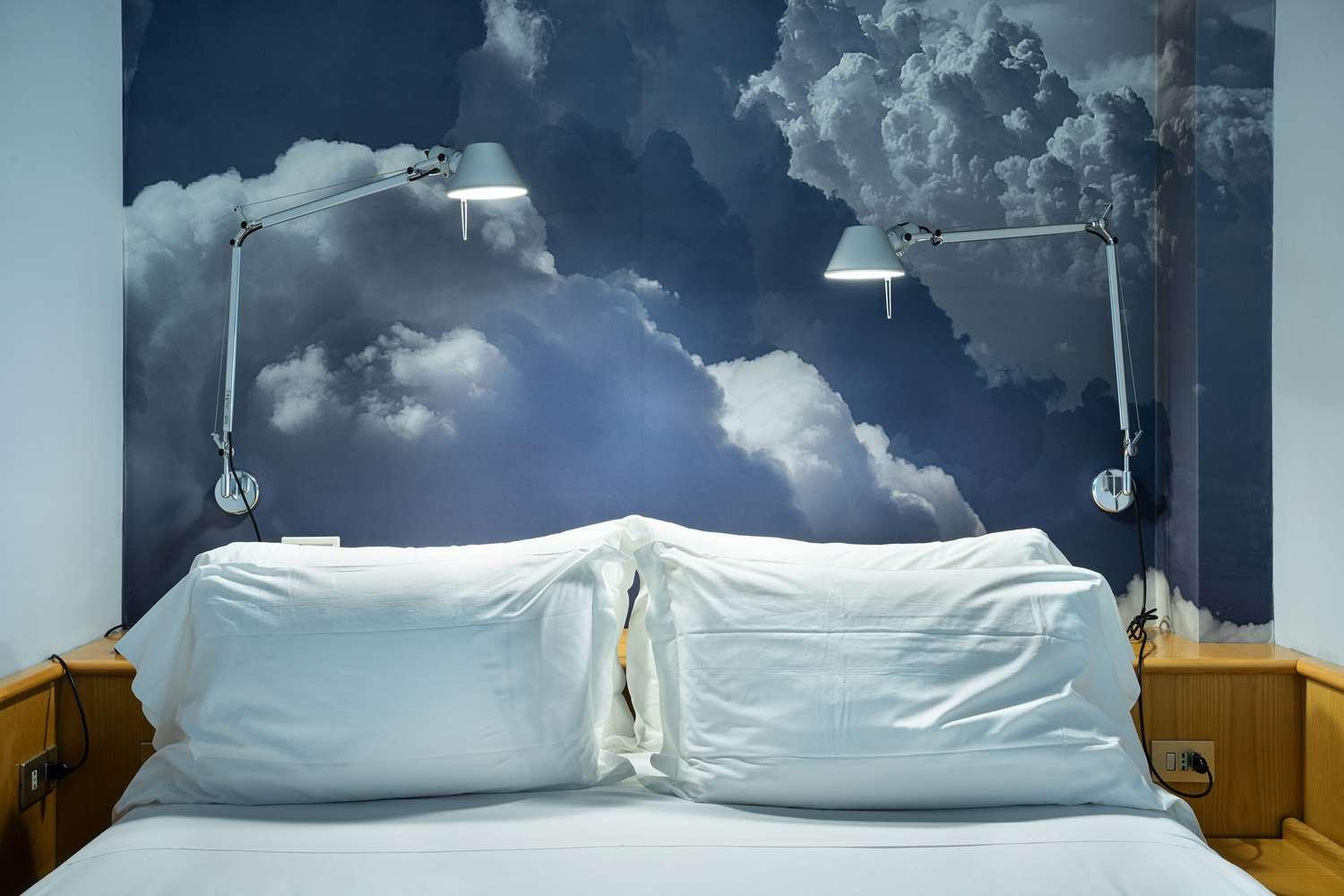 image-housing-carousel