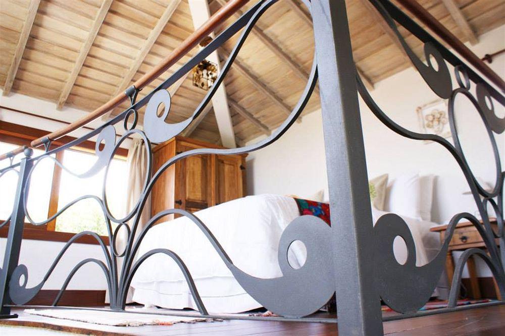 image-housing-carousel