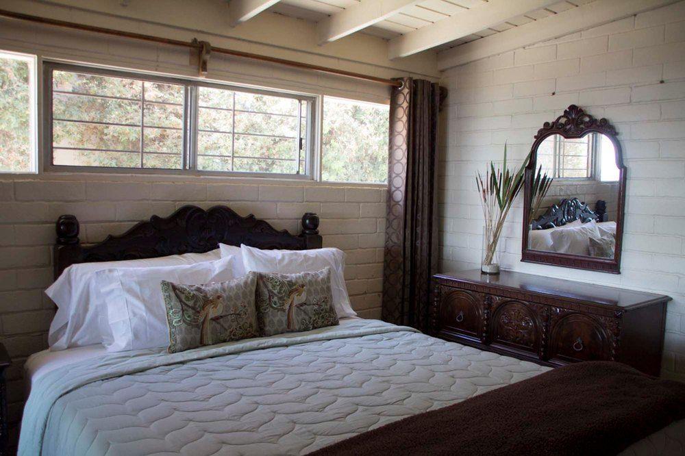 image-housing-carousel