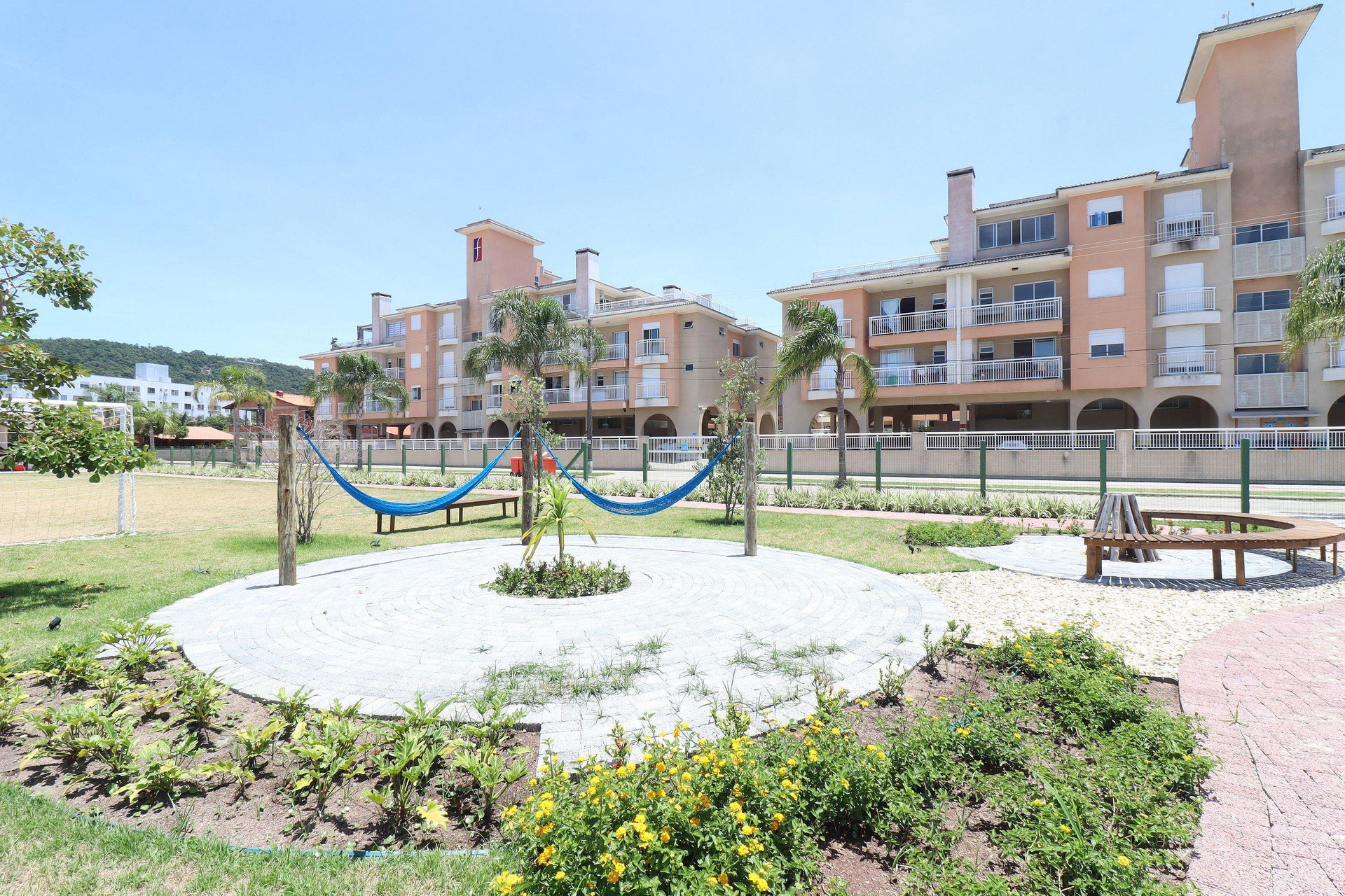 image-housing-carousel