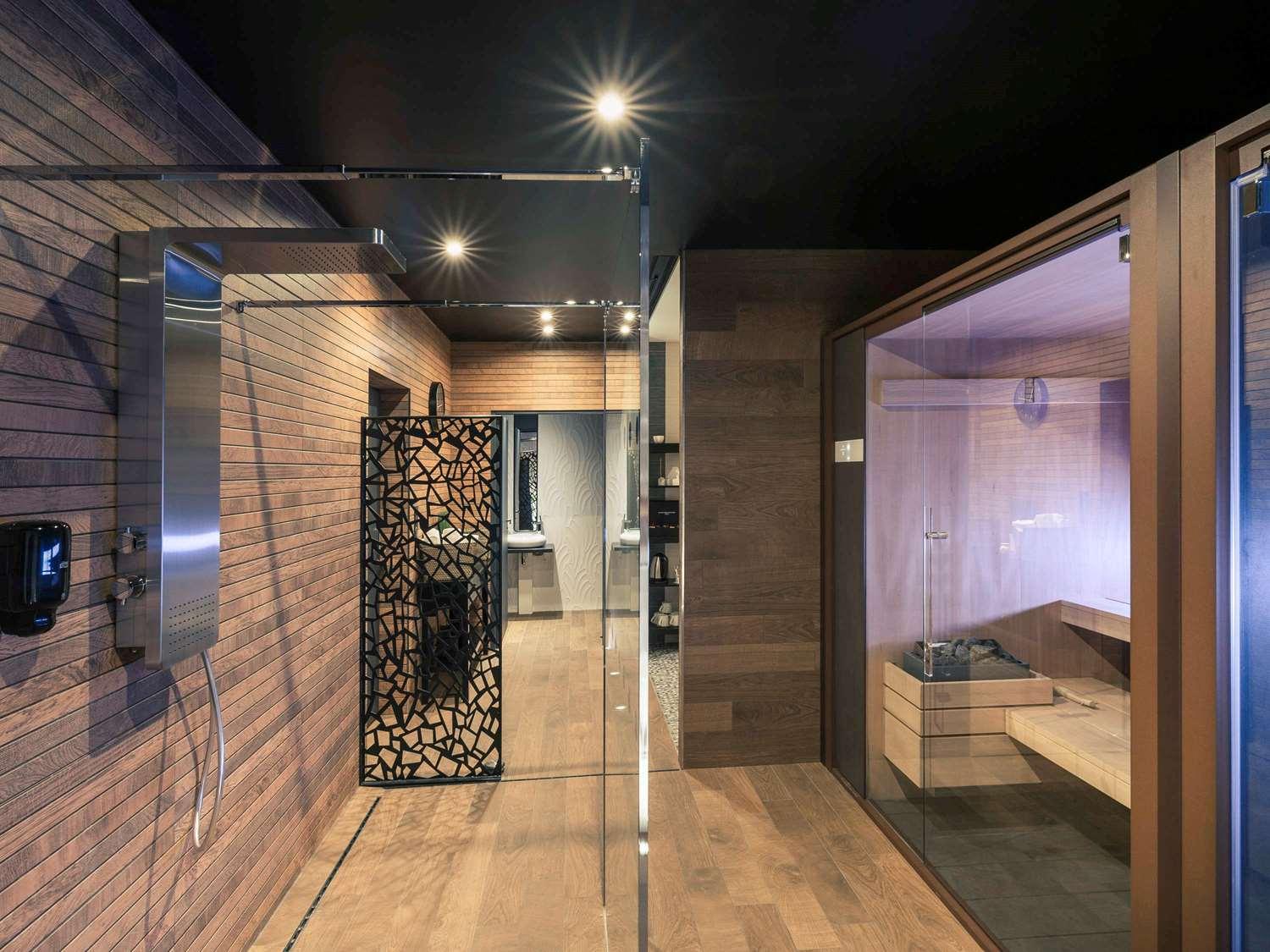 image-housing-carousel