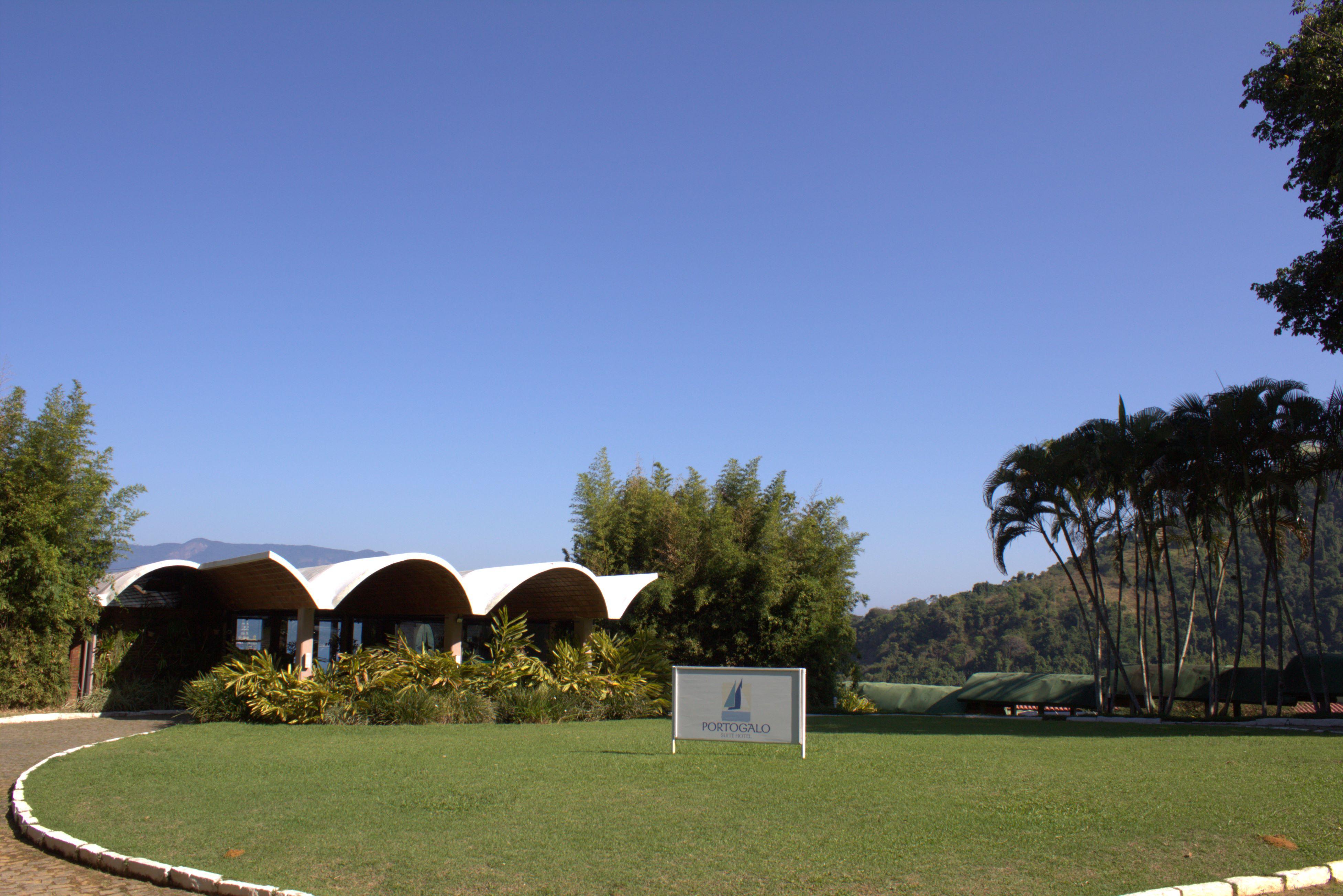 image-housing-carousel
