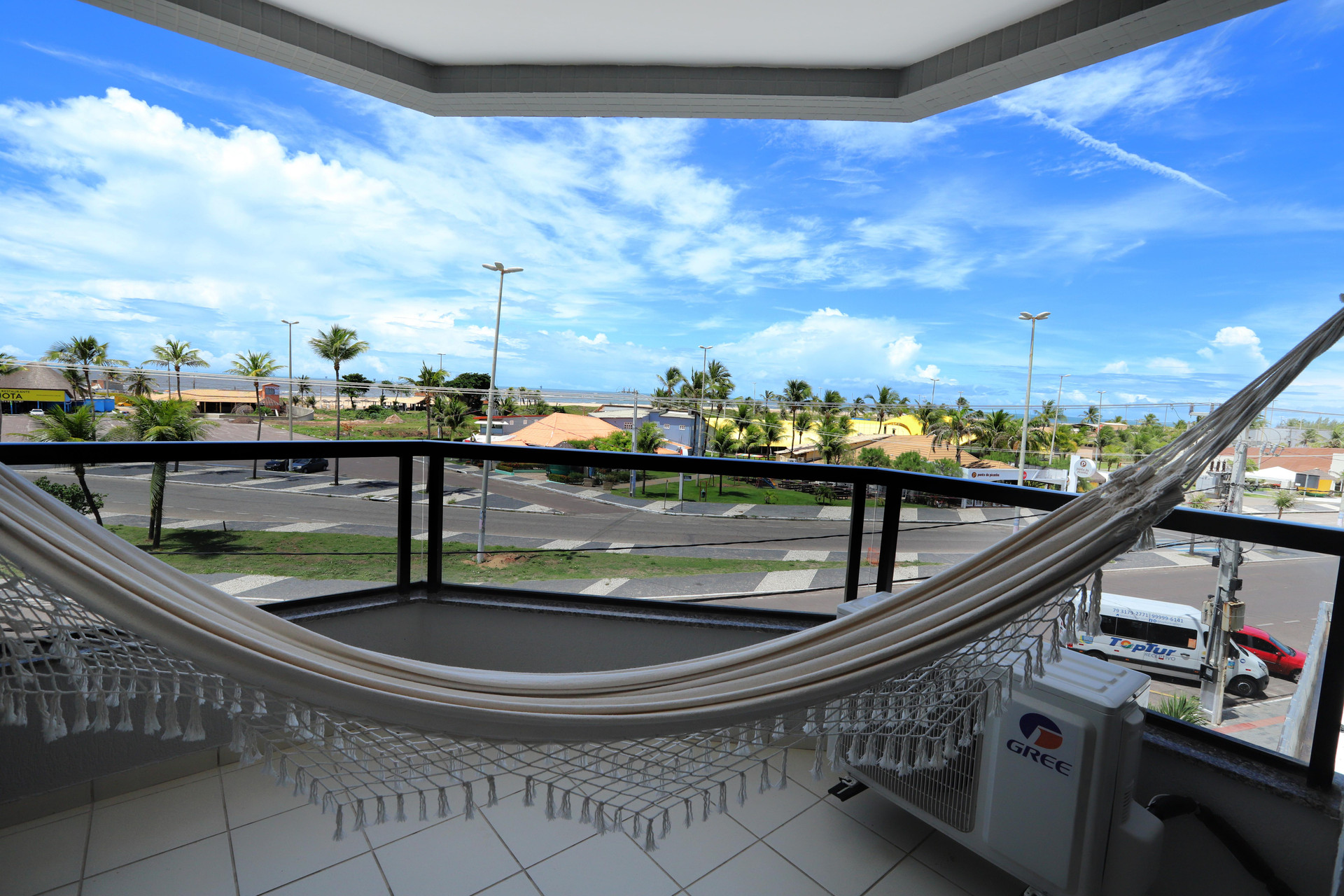 image-housing-carousel